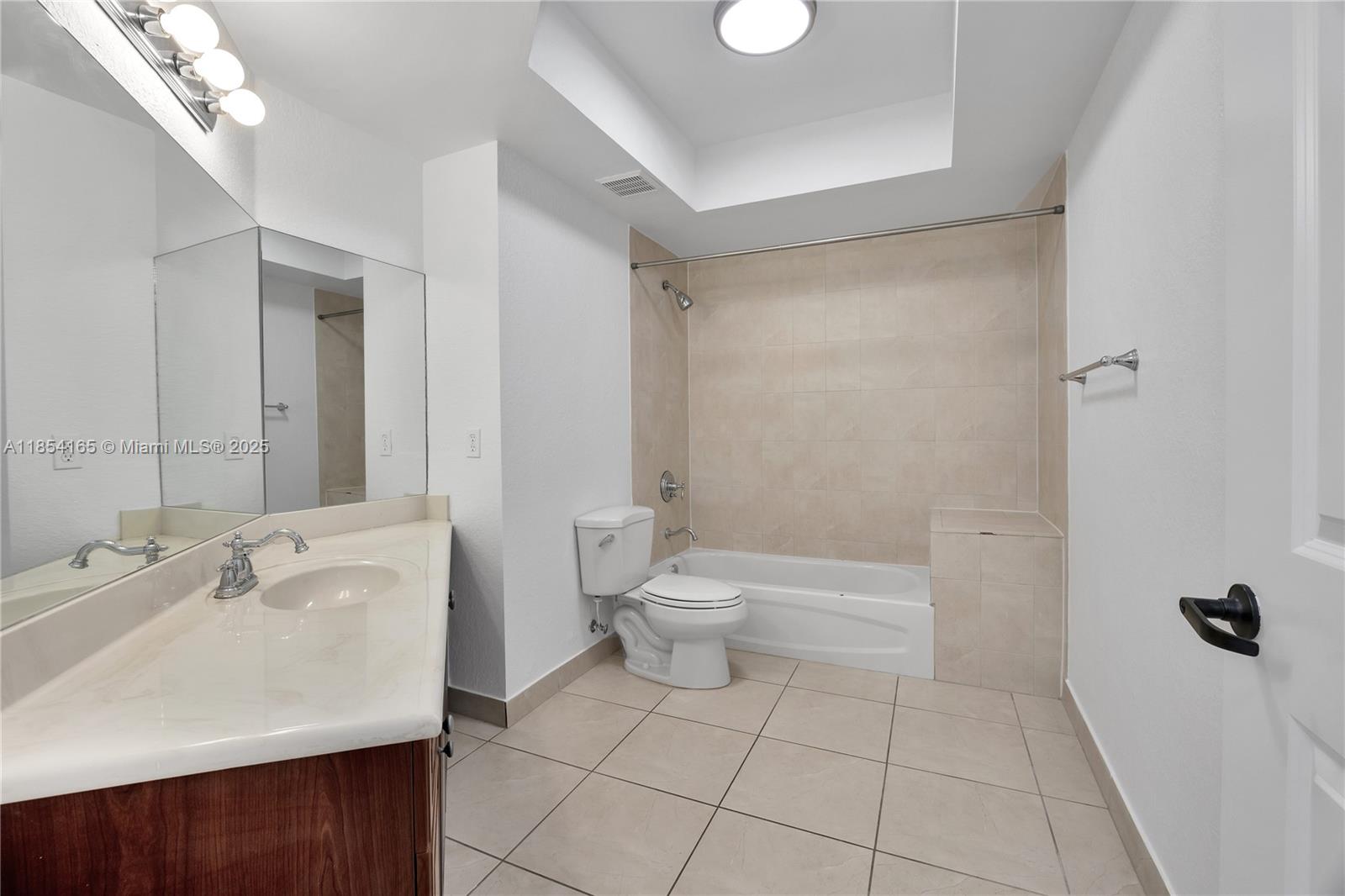 THE LUXOR RESIDENCES COND - Residential Lease