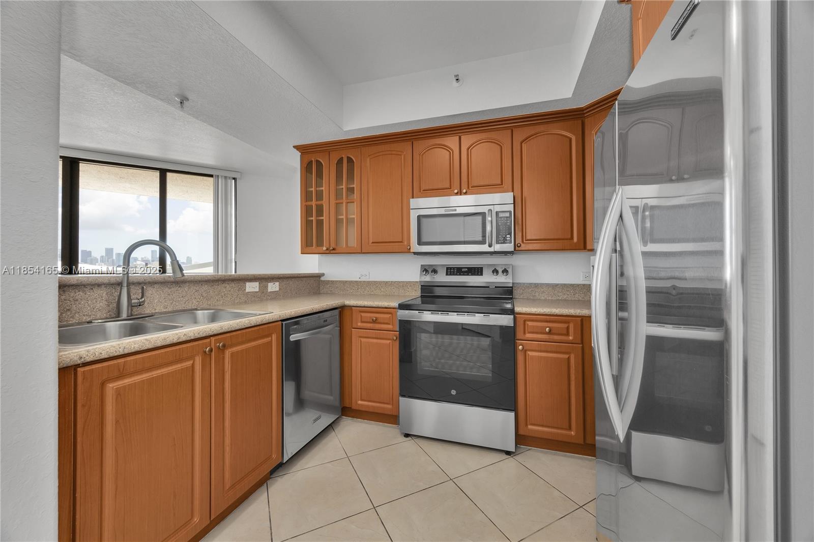 THE LUXOR RESIDENCES COND - Residential Lease