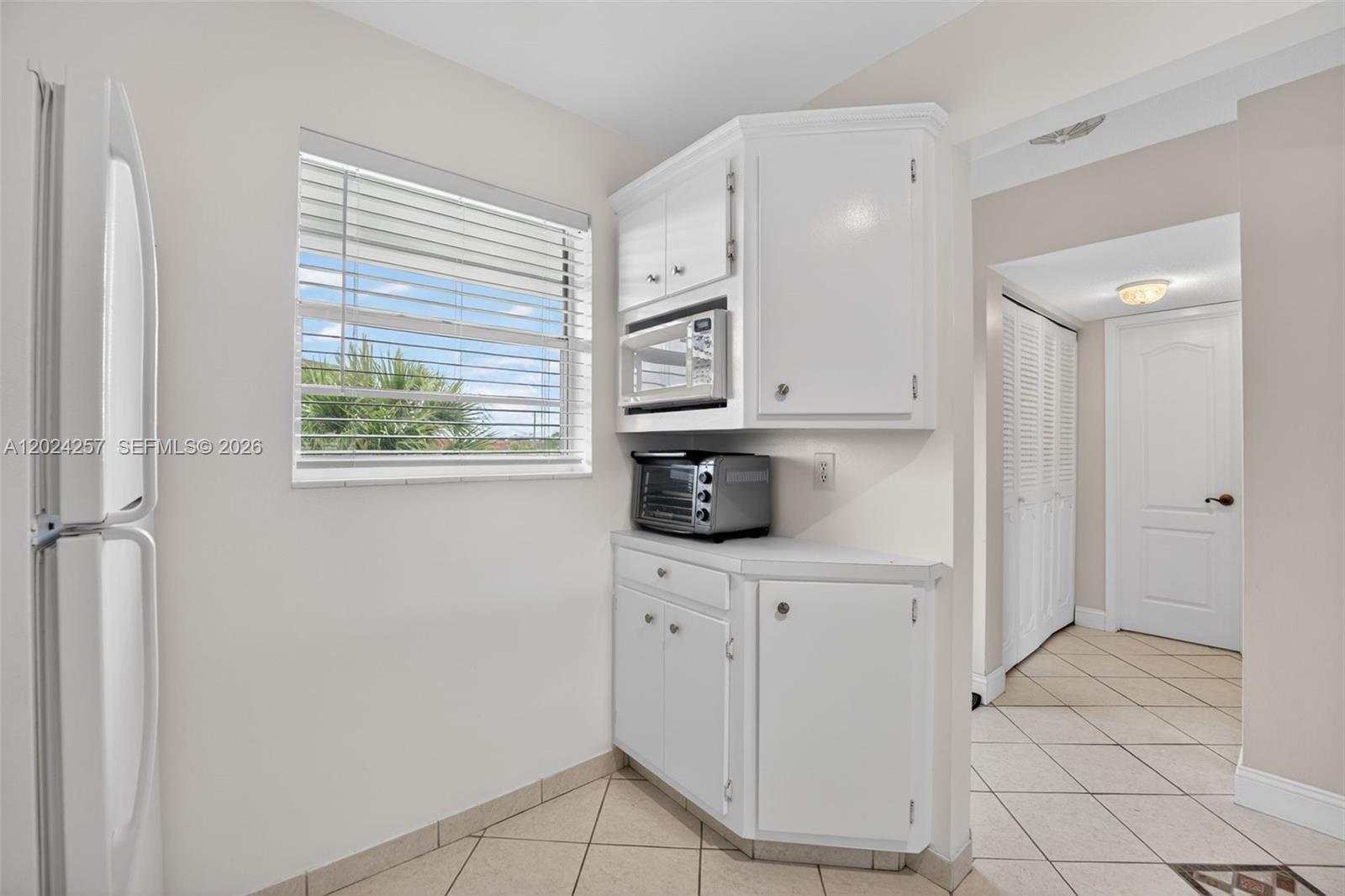 LAUDERDALE OAKS CONDO 4 - Residential