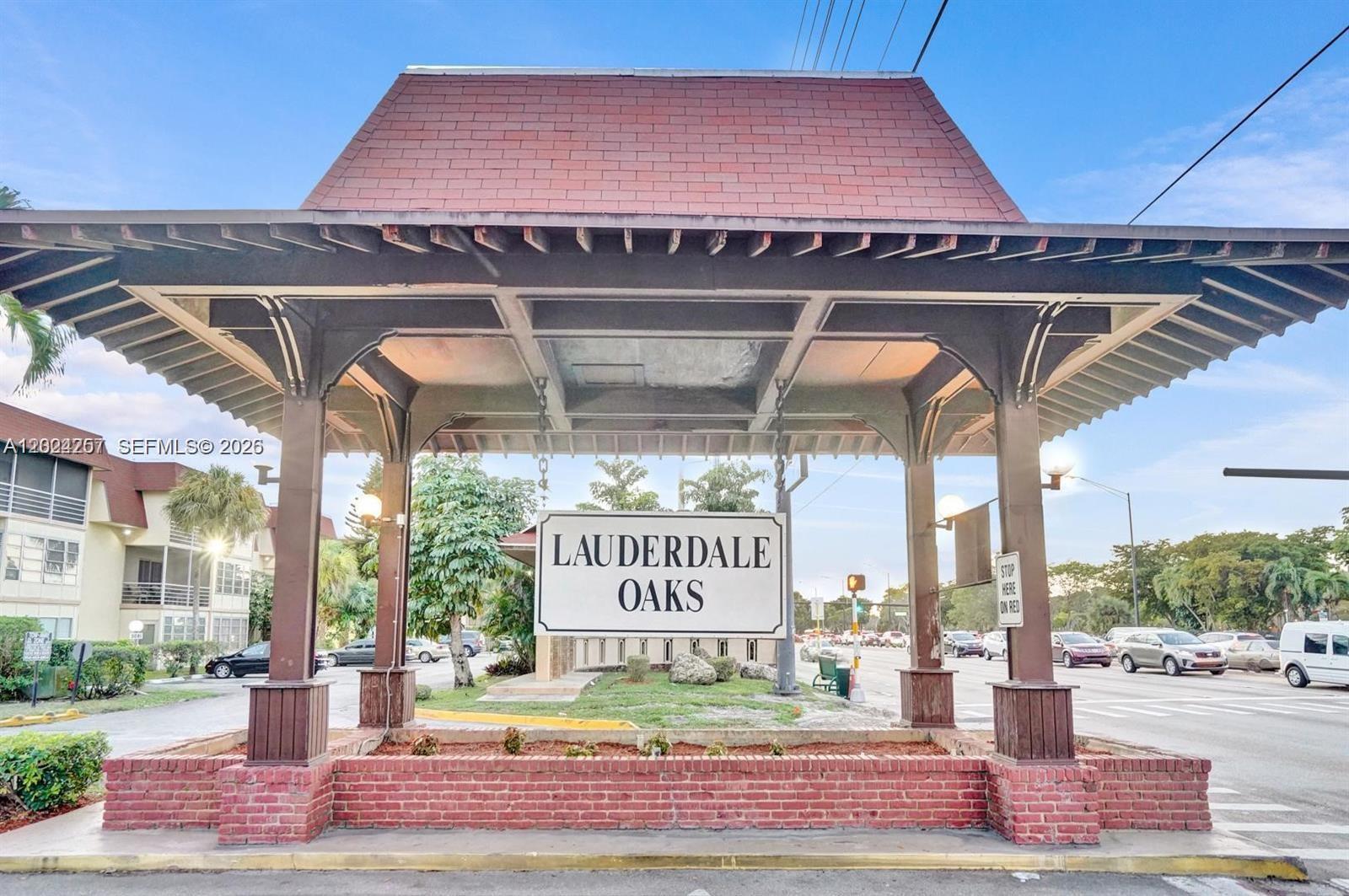 LAUDERDALE OAKS CONDO 4 - Residential