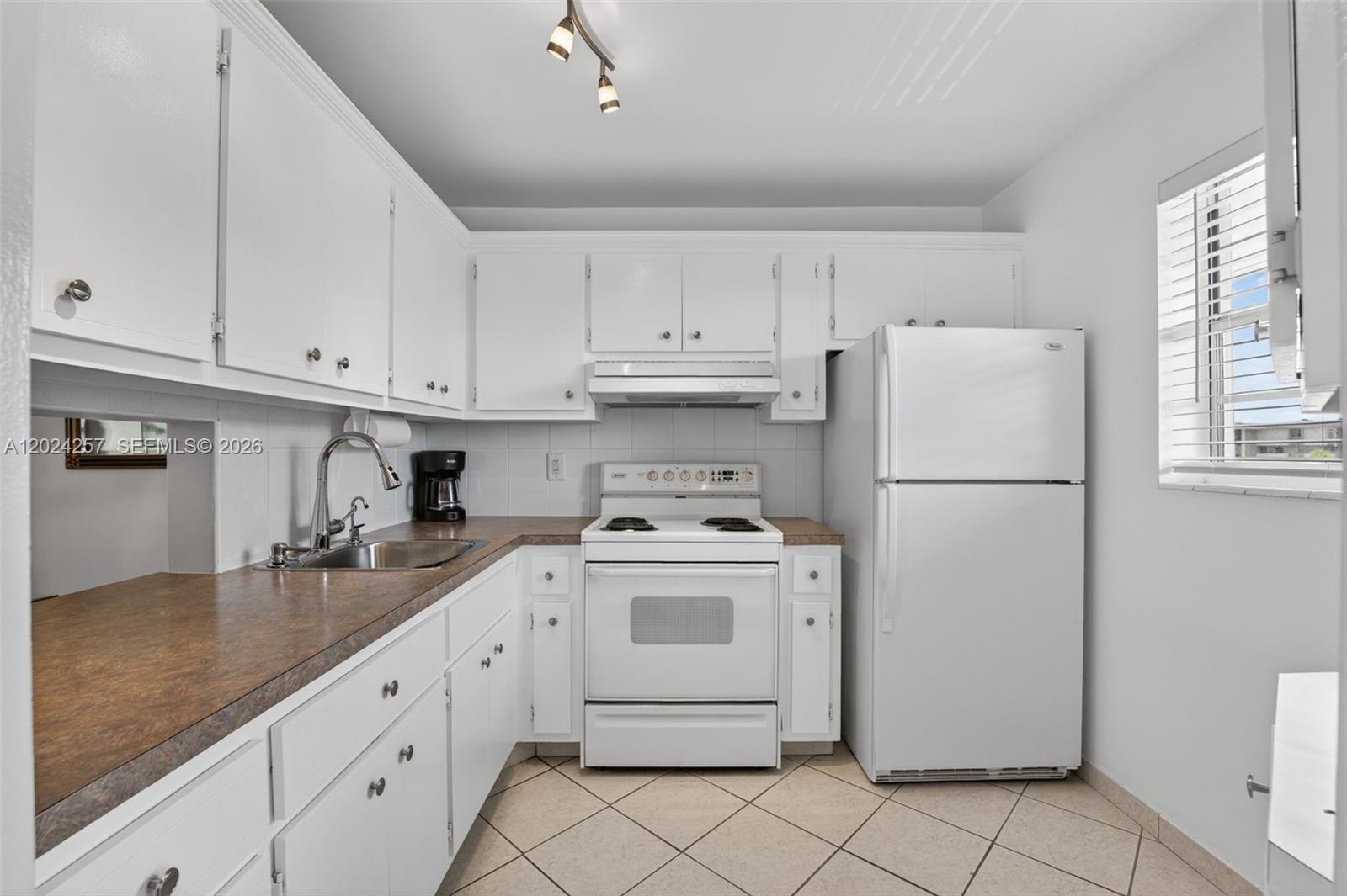LAUDERDALE OAKS CONDO 4 - Residential