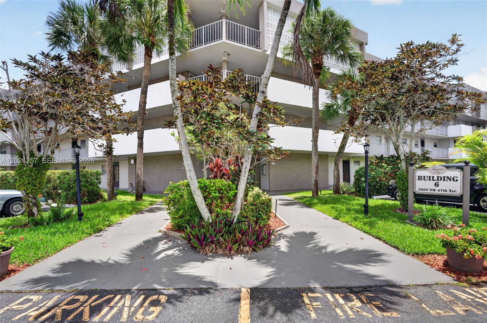 LAUDERDALE OAKS CONDO 4 - Residential