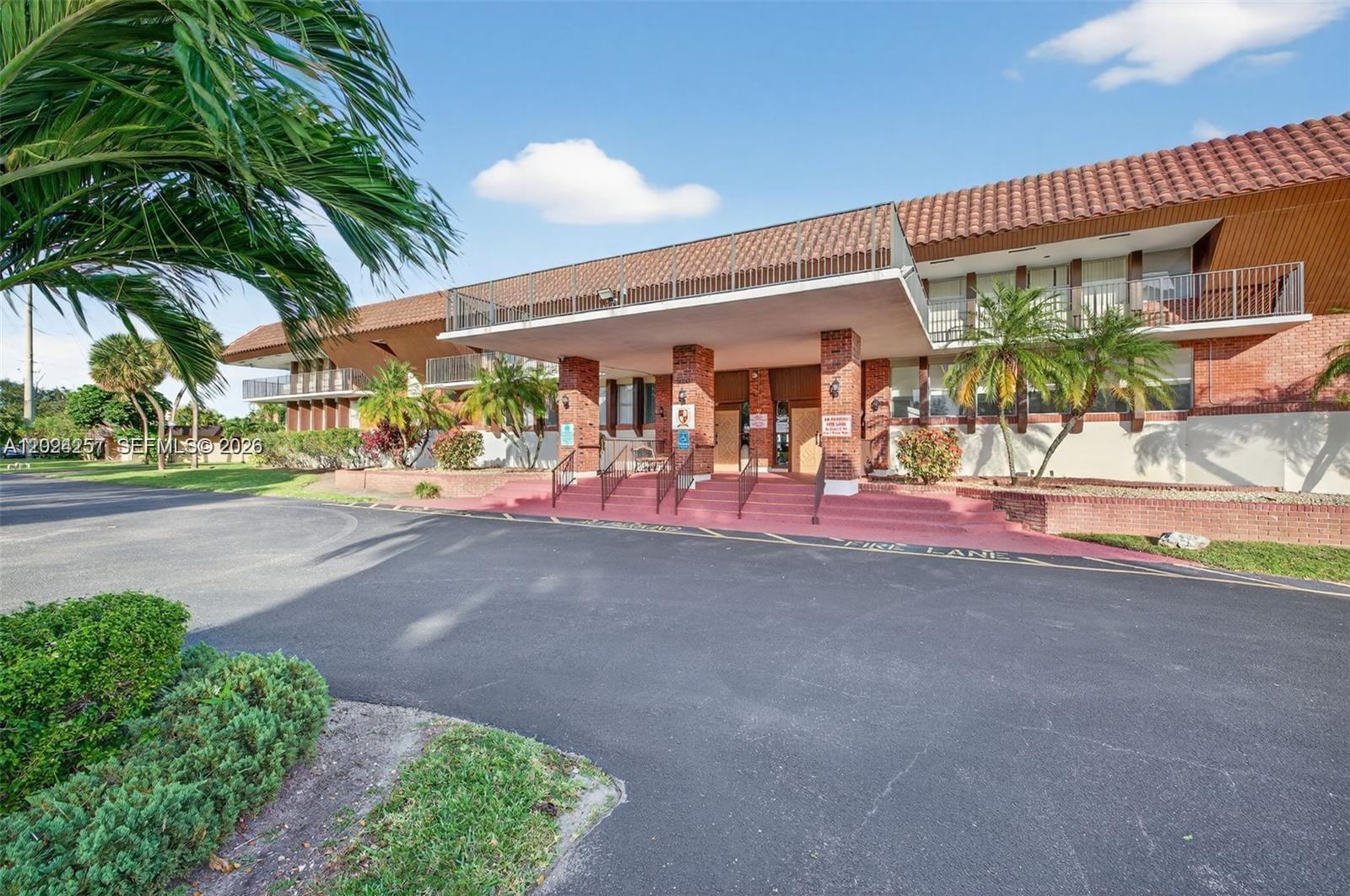 LAUDERDALE OAKS CONDO 4 - Residential