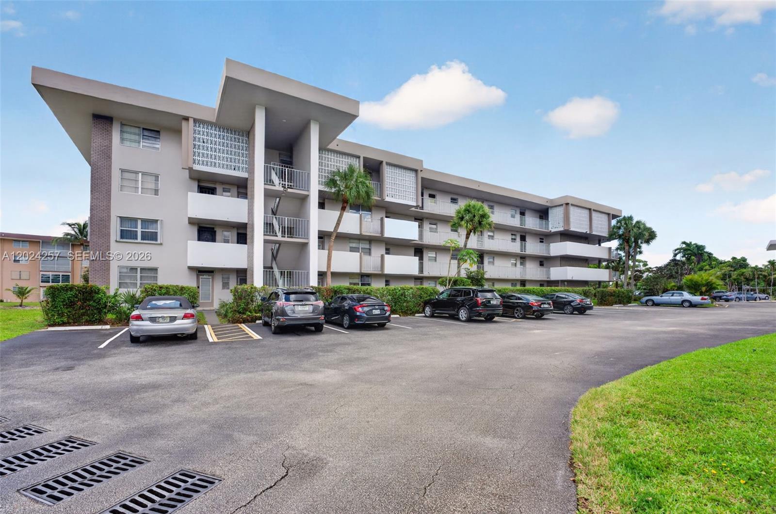 LAUDERDALE OAKS CONDO 4 - Residential