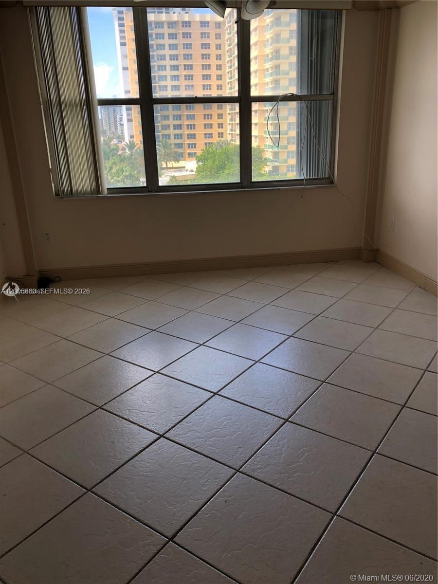 AQUARIUS CONDO - Residential
