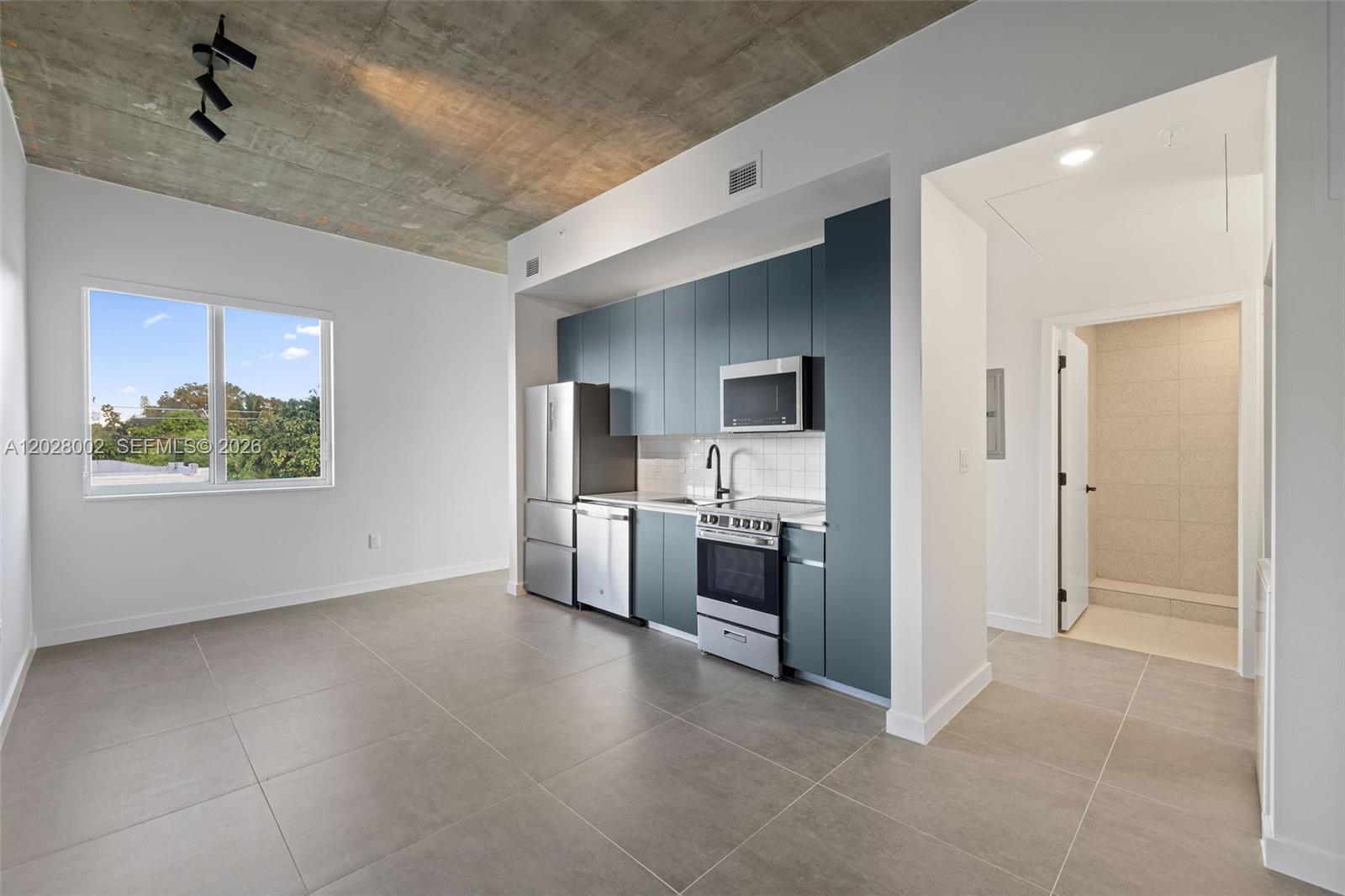 NORTHERN BLVD TRACK - Residential Lease