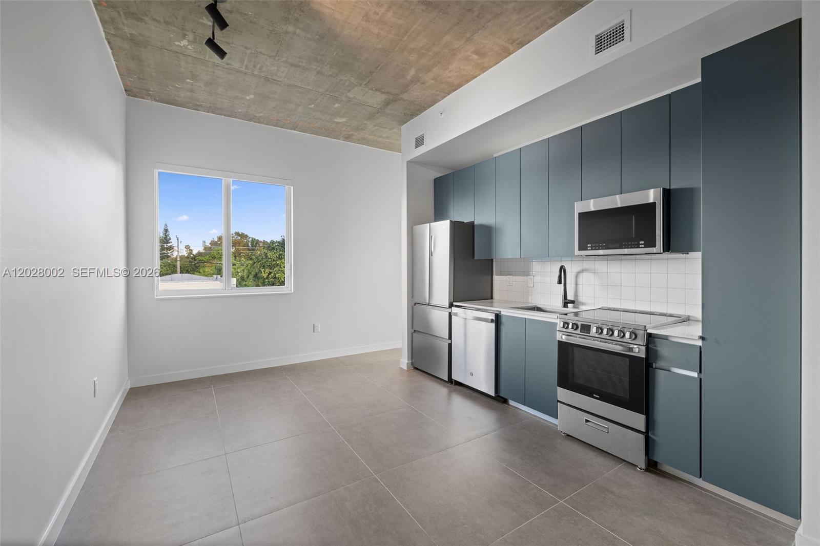 NORTHERN BLVD TRACK - Residential Lease