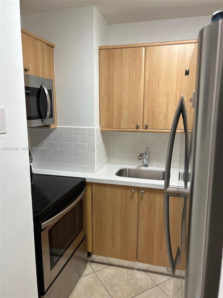 GROVES EDGE CONDO - Residential Lease