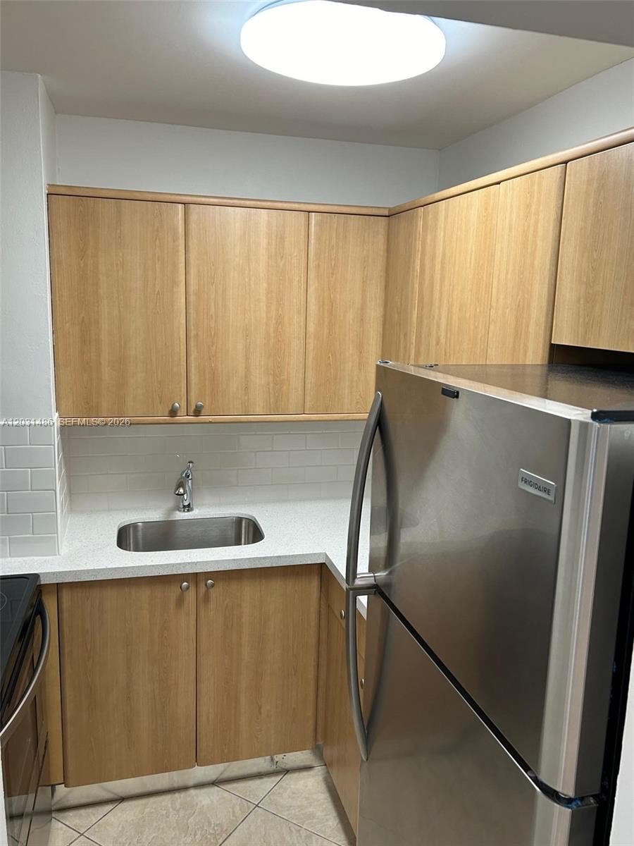 GROVES EDGE CONDO - Residential Lease