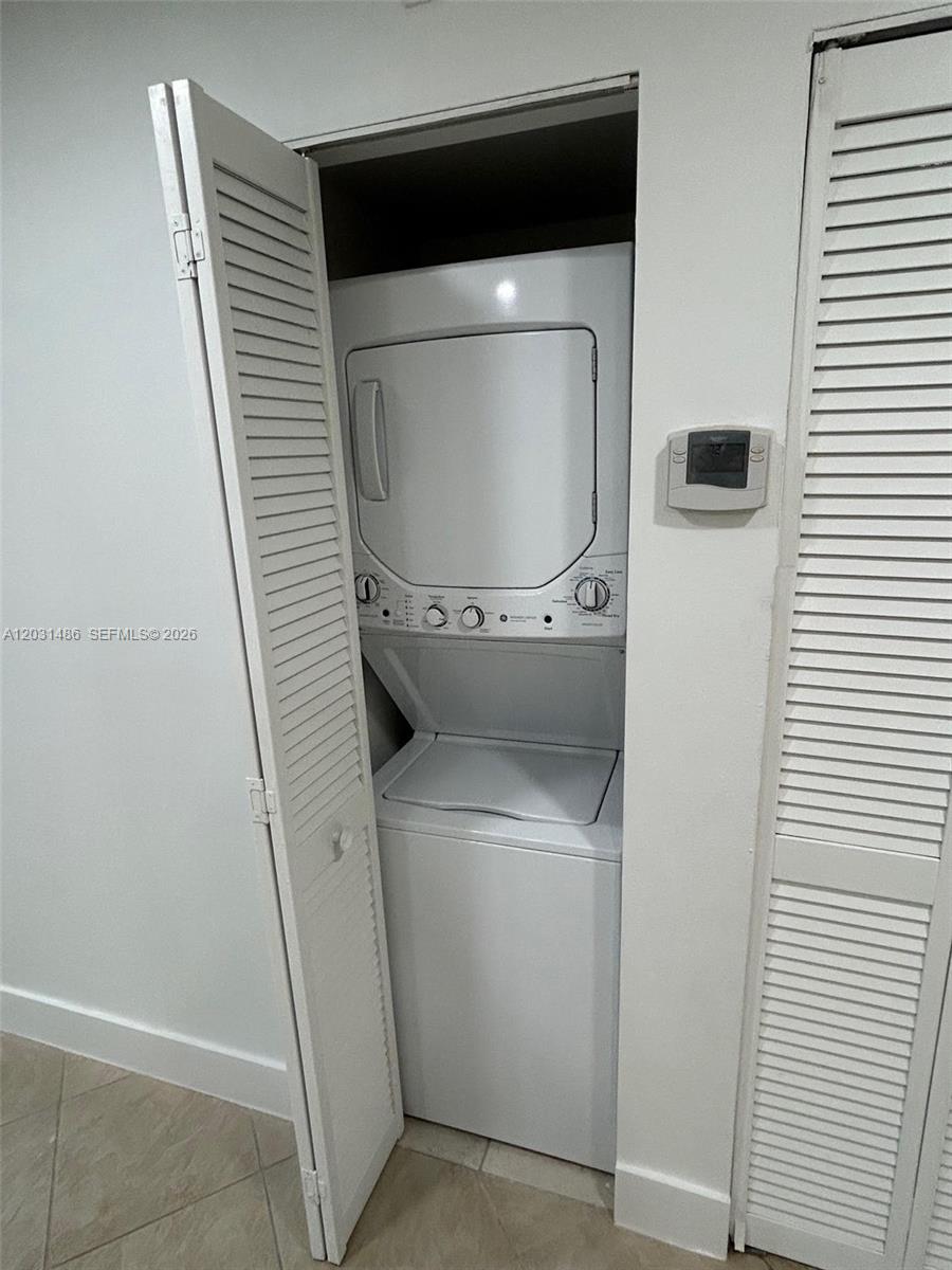 GROVES EDGE CONDO - Residential Lease
