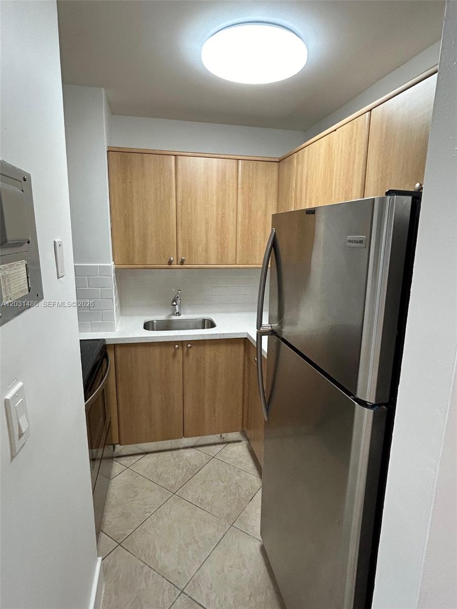 GROVES EDGE CONDO - Residential Lease