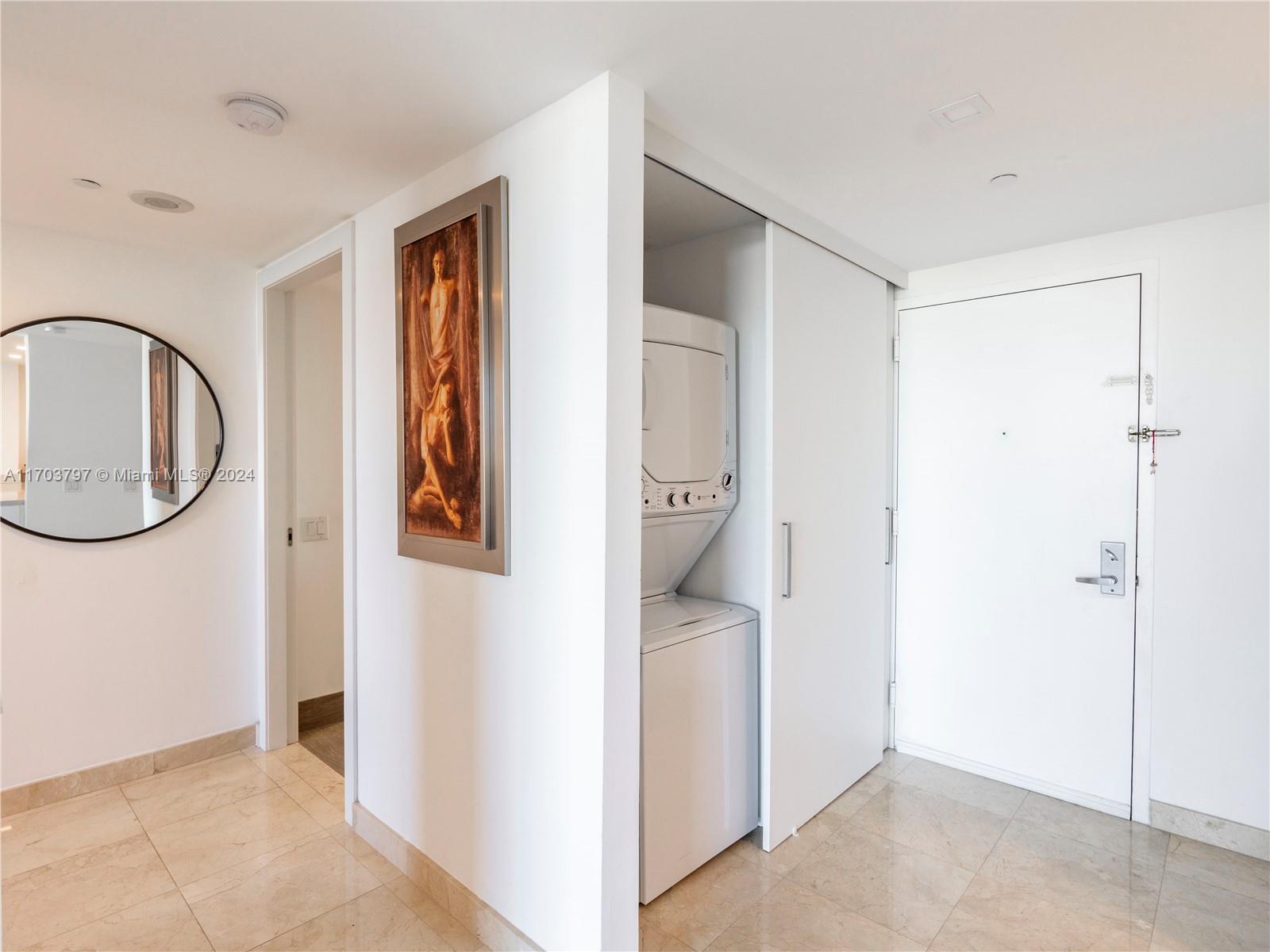 THE METROPOLITAN CONDO - Residential Lease