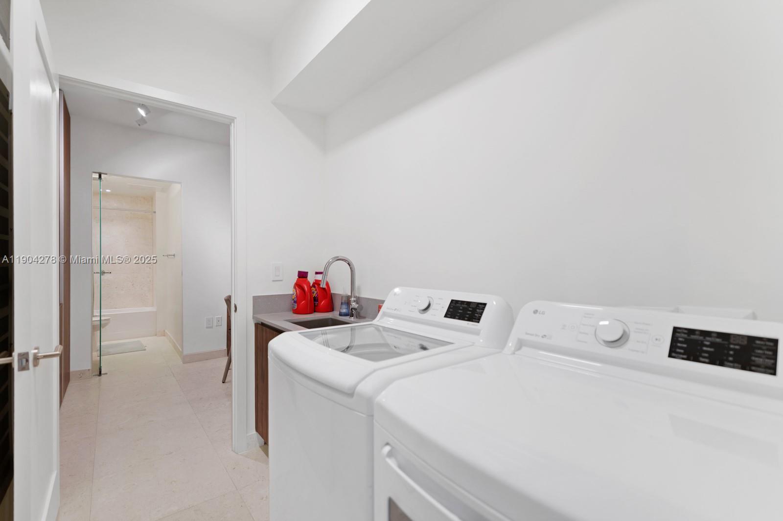 BRICKELLS FLAGLER - Residential
