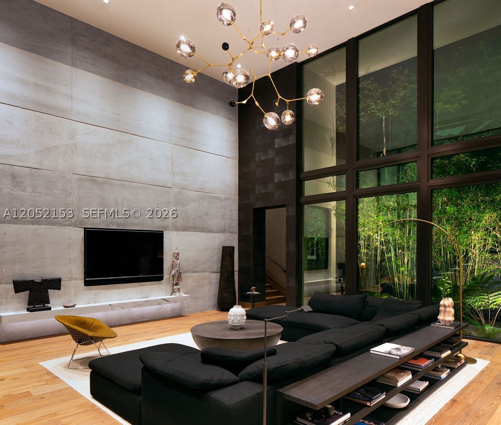 PINECREST MANOR - Residential