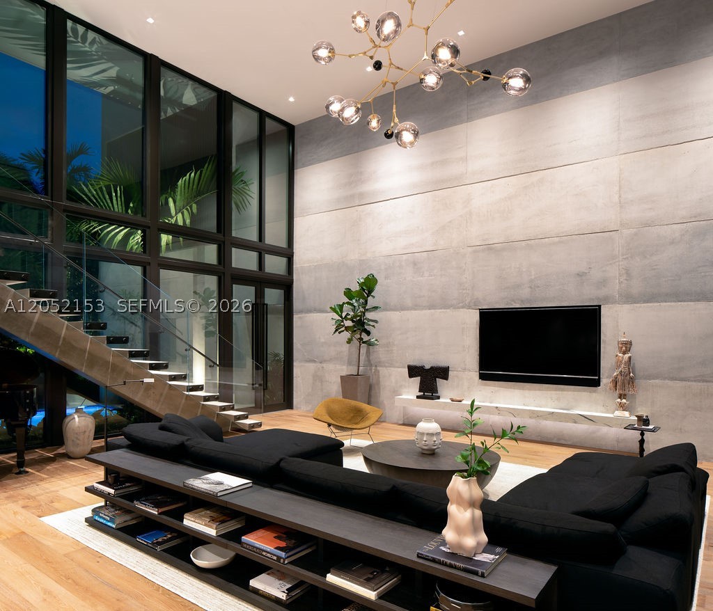 PINECREST MANOR - Residential