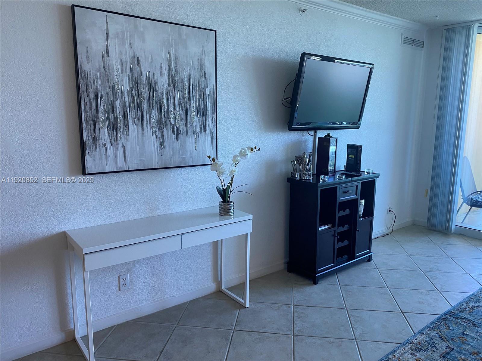 WAVE CONDO - Residential