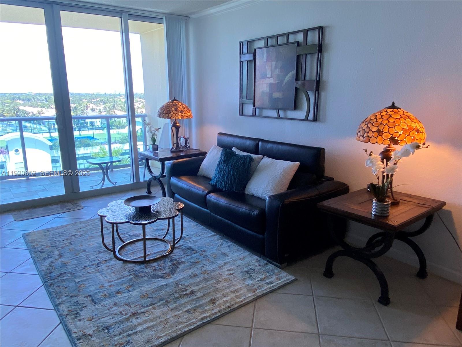 WAVE CONDO - Residential