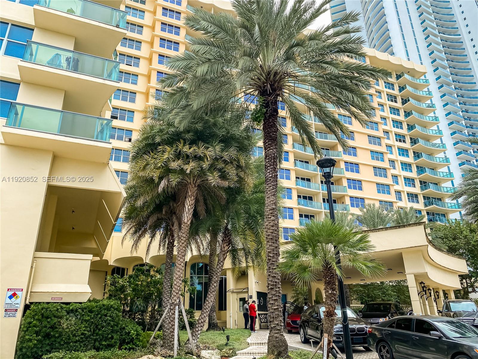 WAVE CONDO - Residential