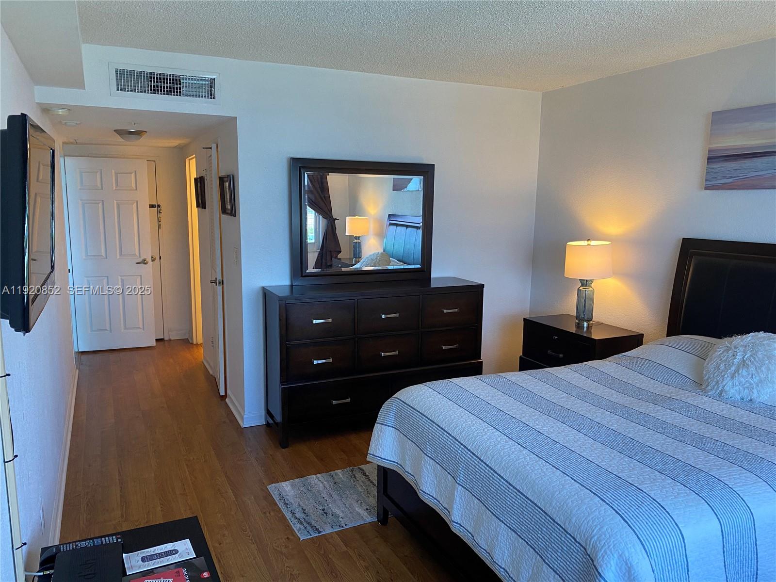 WAVE CONDO - Residential