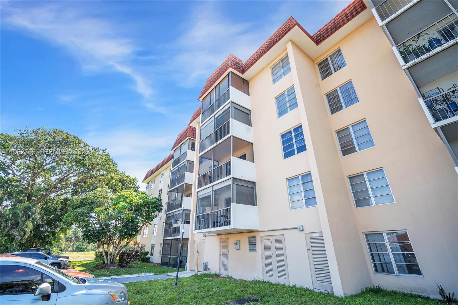 MANORS OF INVERRARY I-5 - Residential