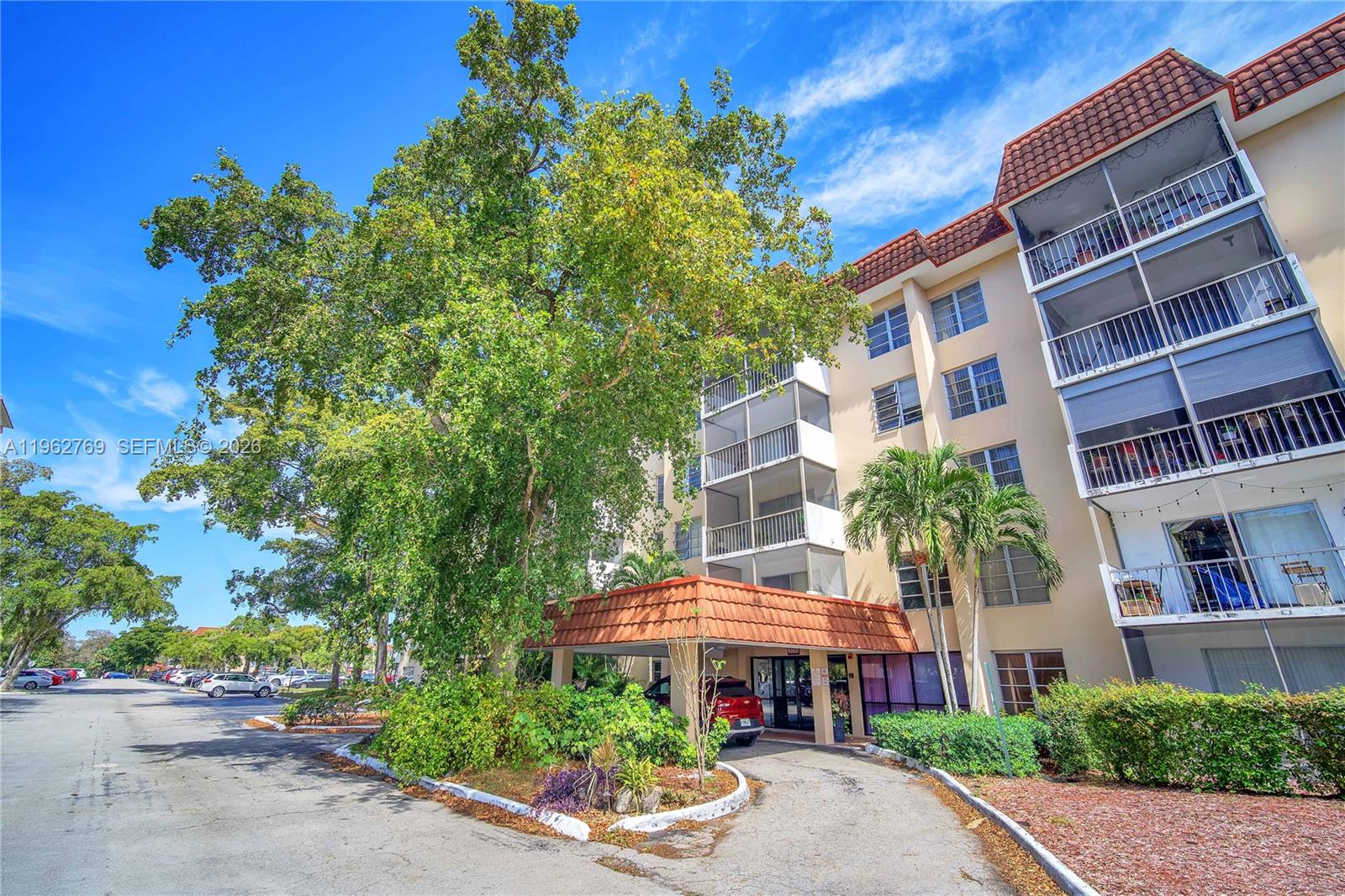 MANORS OF INVERRARY I-5 - Residential
