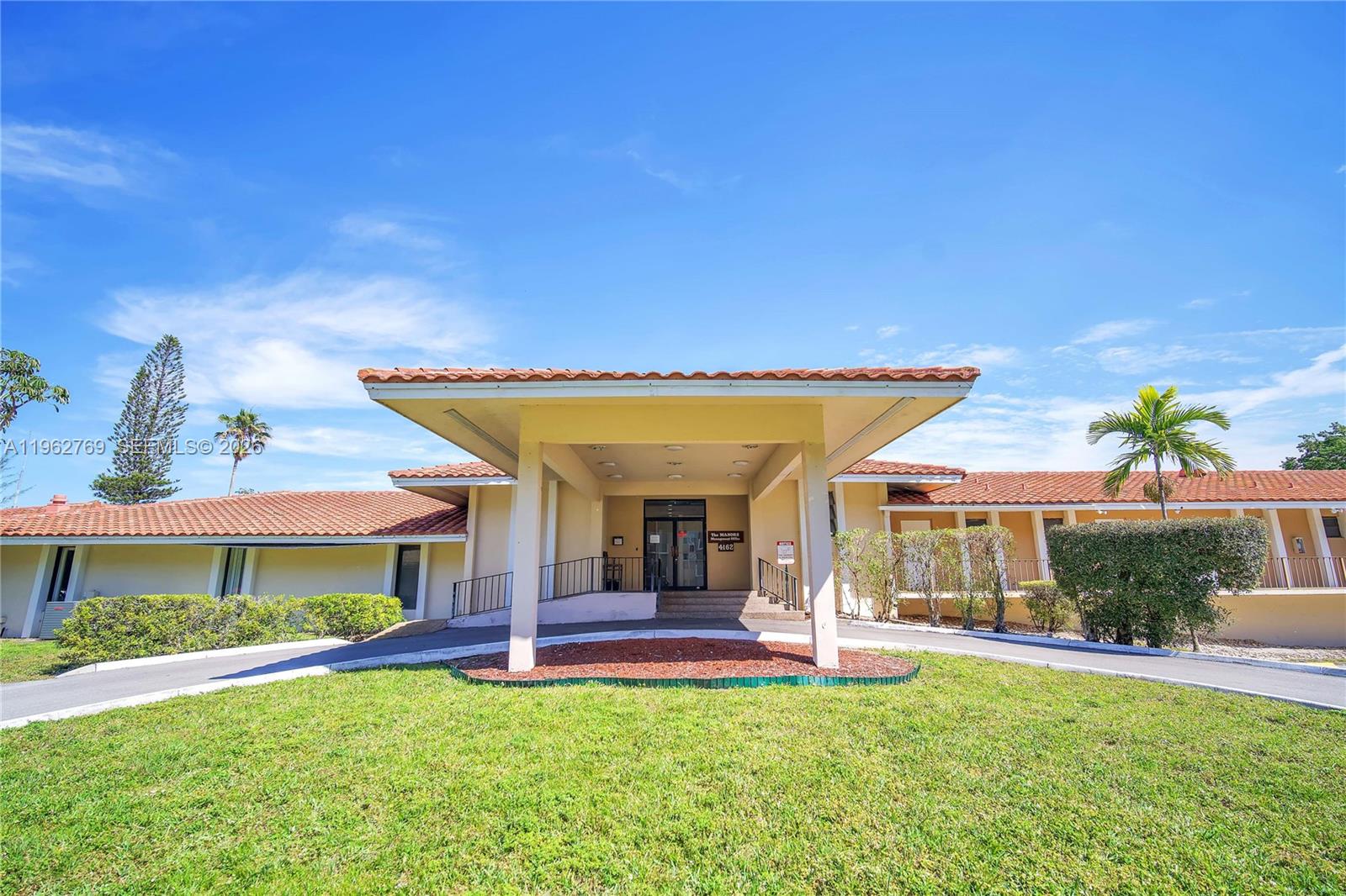 MANORS OF INVERRARY I-5 - Residential