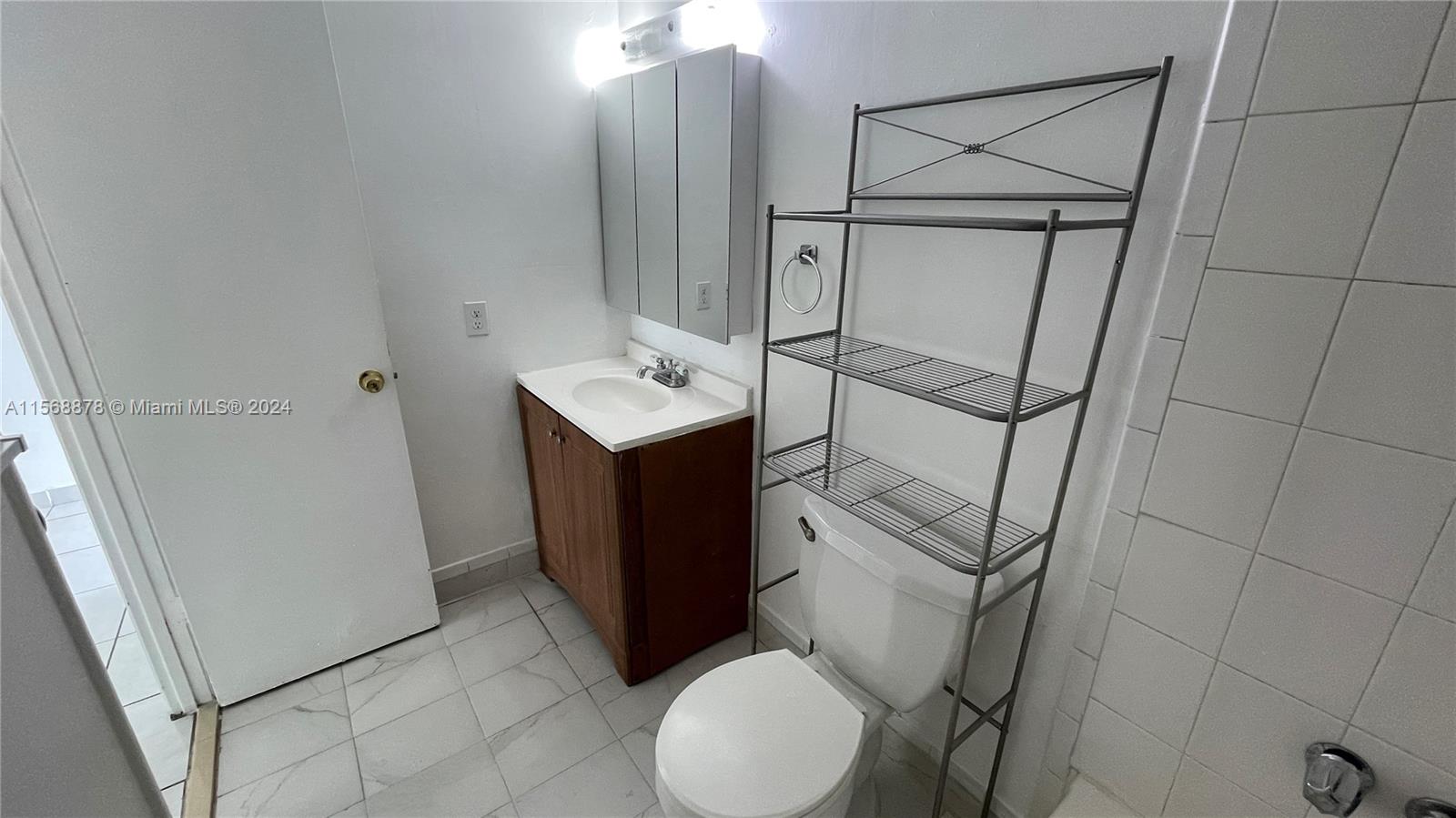 CASTILLIAN CLUB CONDO - Residential Lease