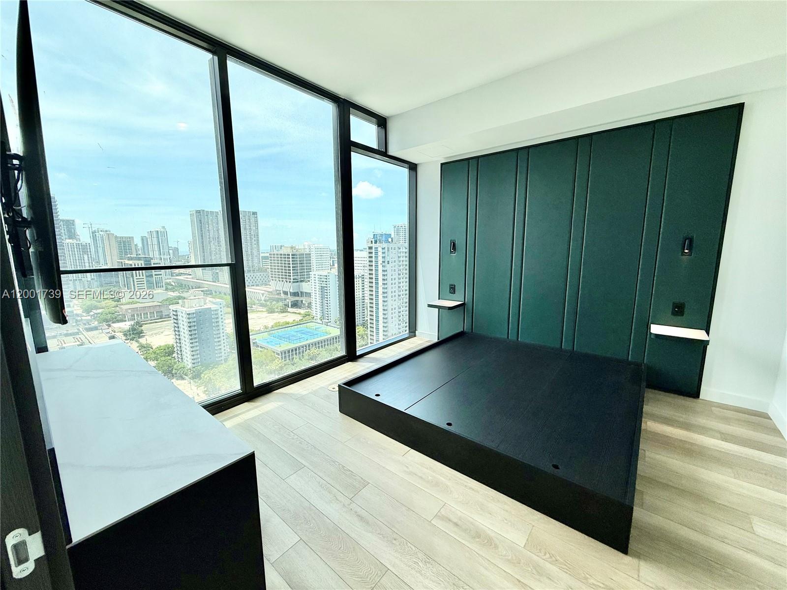 MIAMI NORTH - Residential