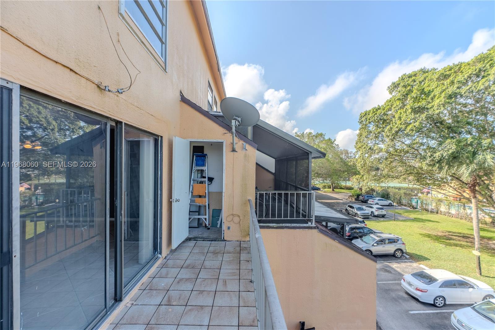 LAGO WEST CONDOMINIUM - Residential