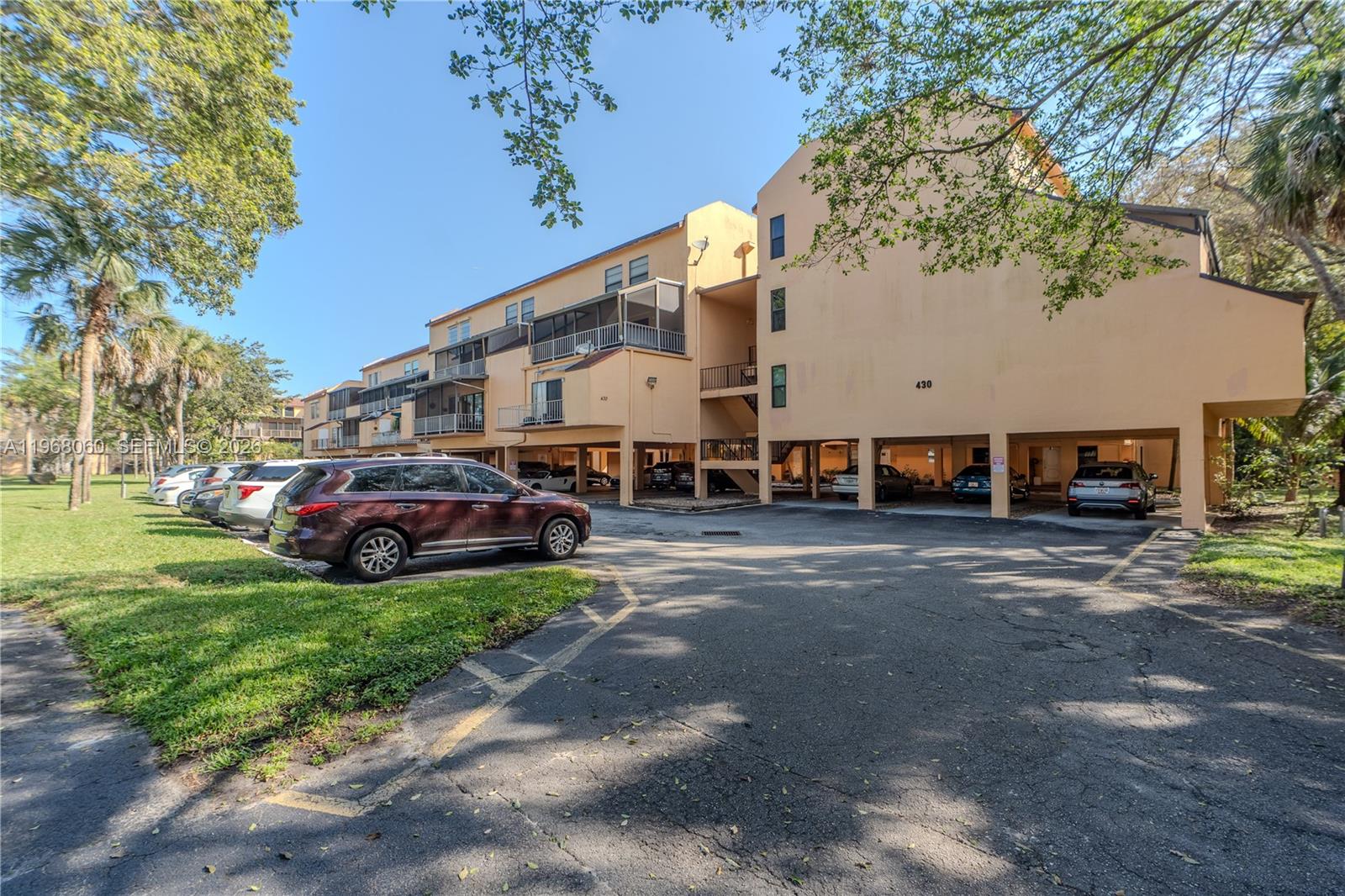 LAGO WEST CONDOMINIUM - Residential
