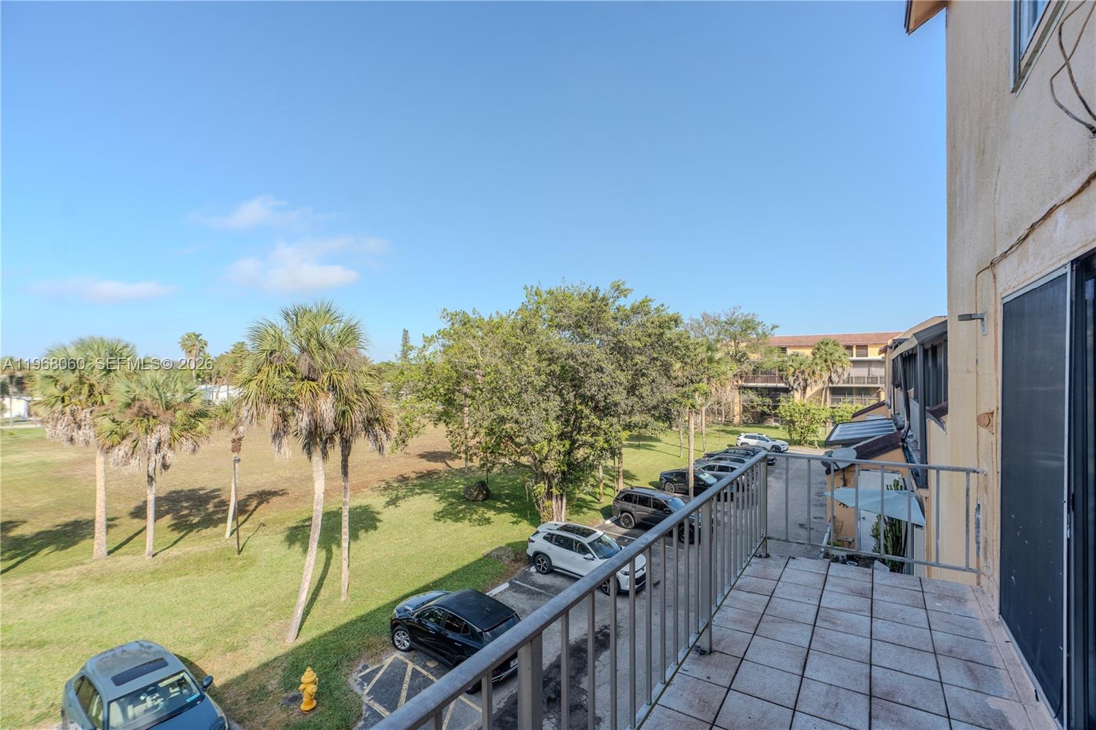 LAGO WEST CONDOMINIUM - Residential