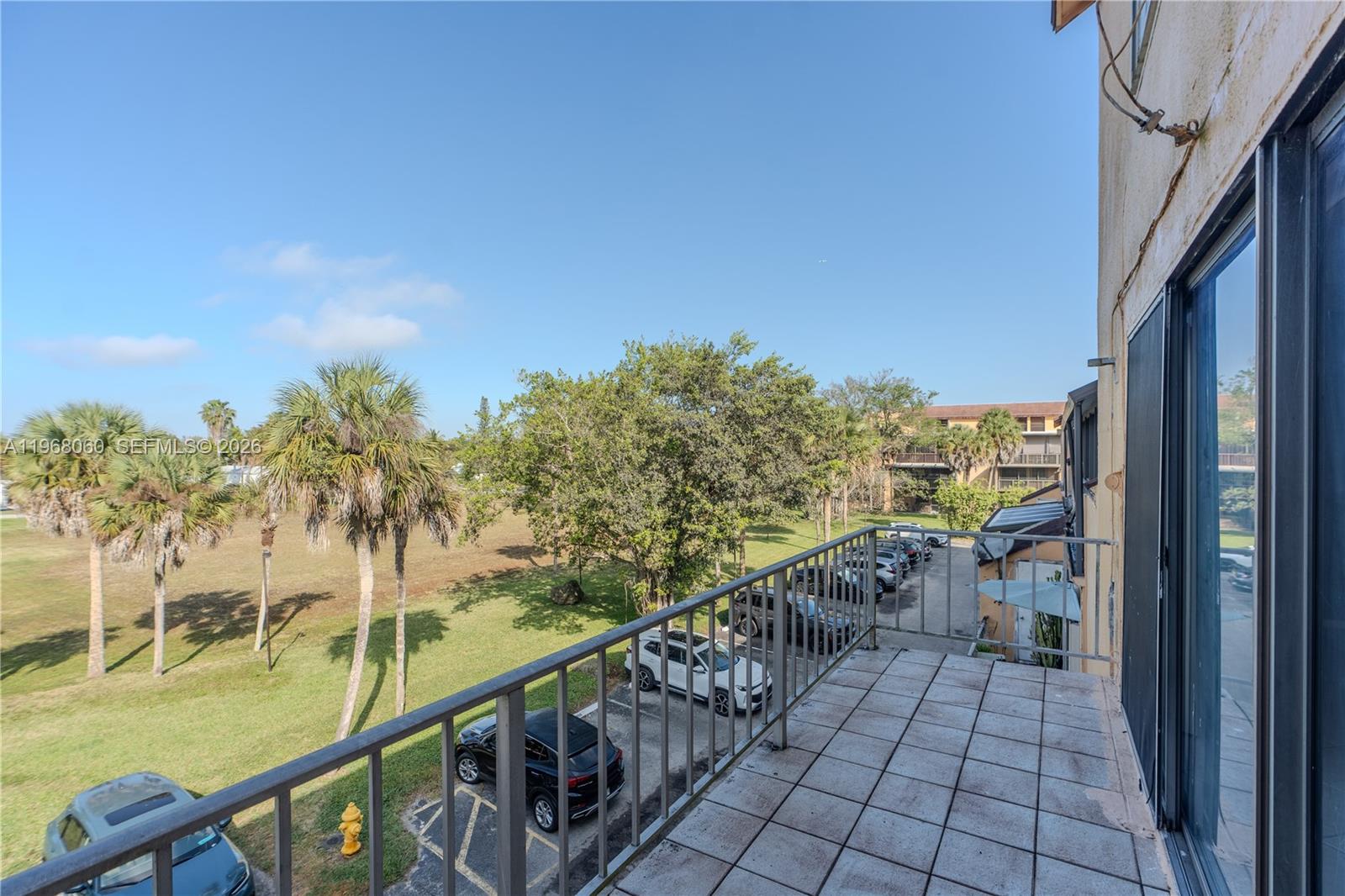 LAGO WEST CONDOMINIUM - Residential