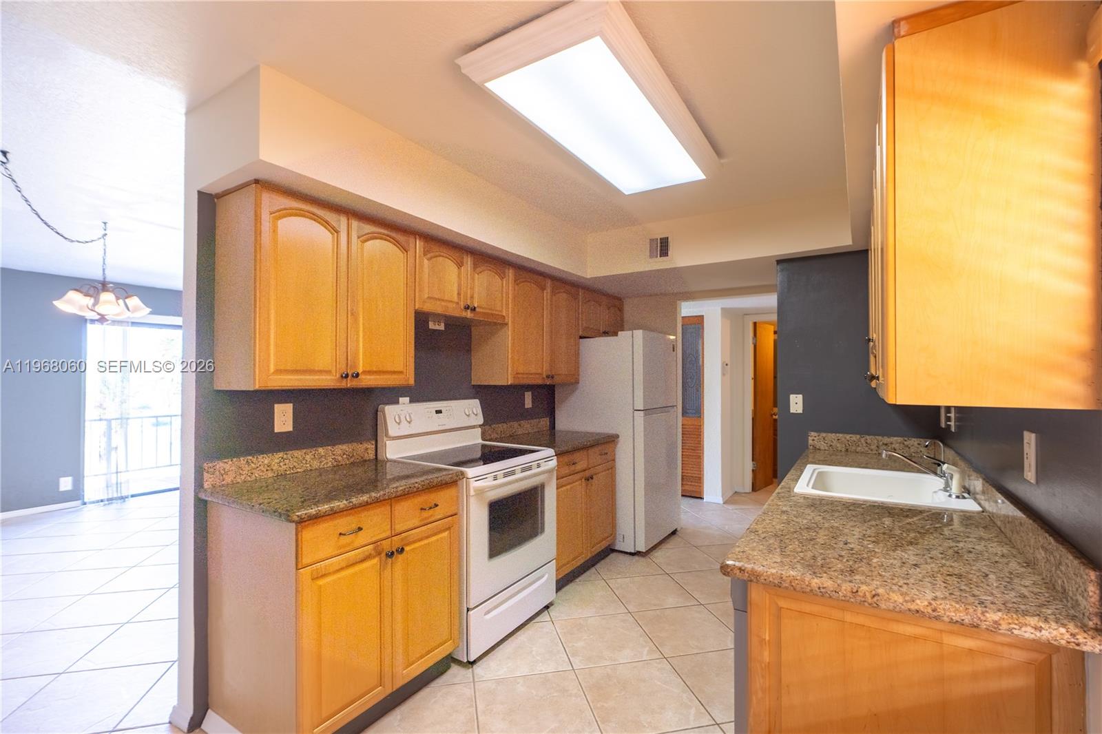 LAGO WEST CONDOMINIUM - Residential