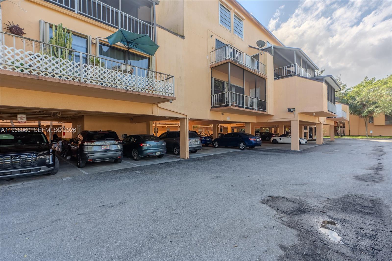 LAGO WEST CONDOMINIUM - Residential