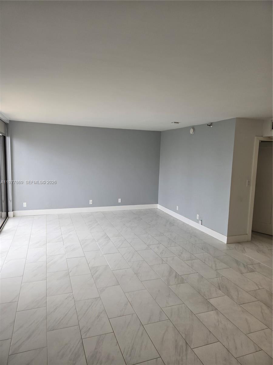 WINSTON TOWERS 700 CONDO - Residential