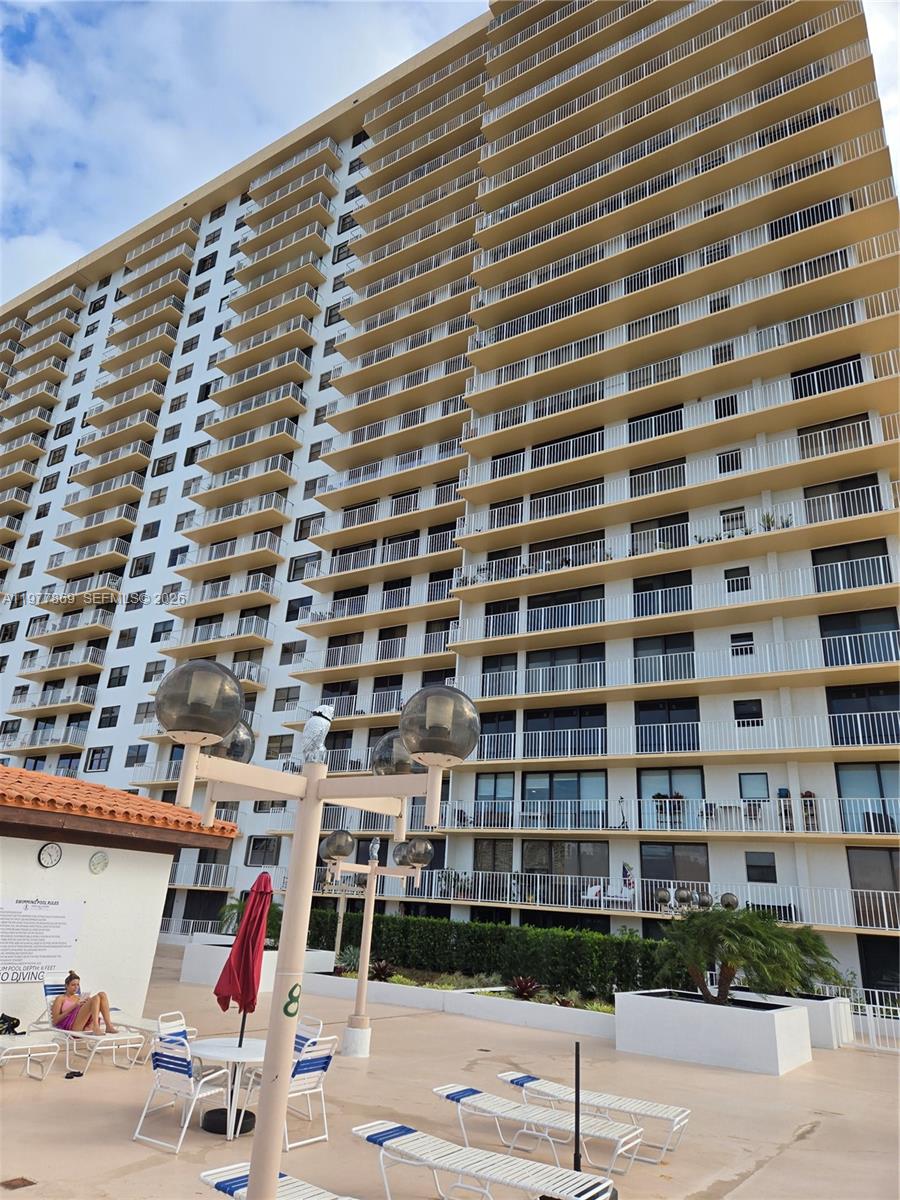 WINSTON TOWERS 700 CONDO - Residential
