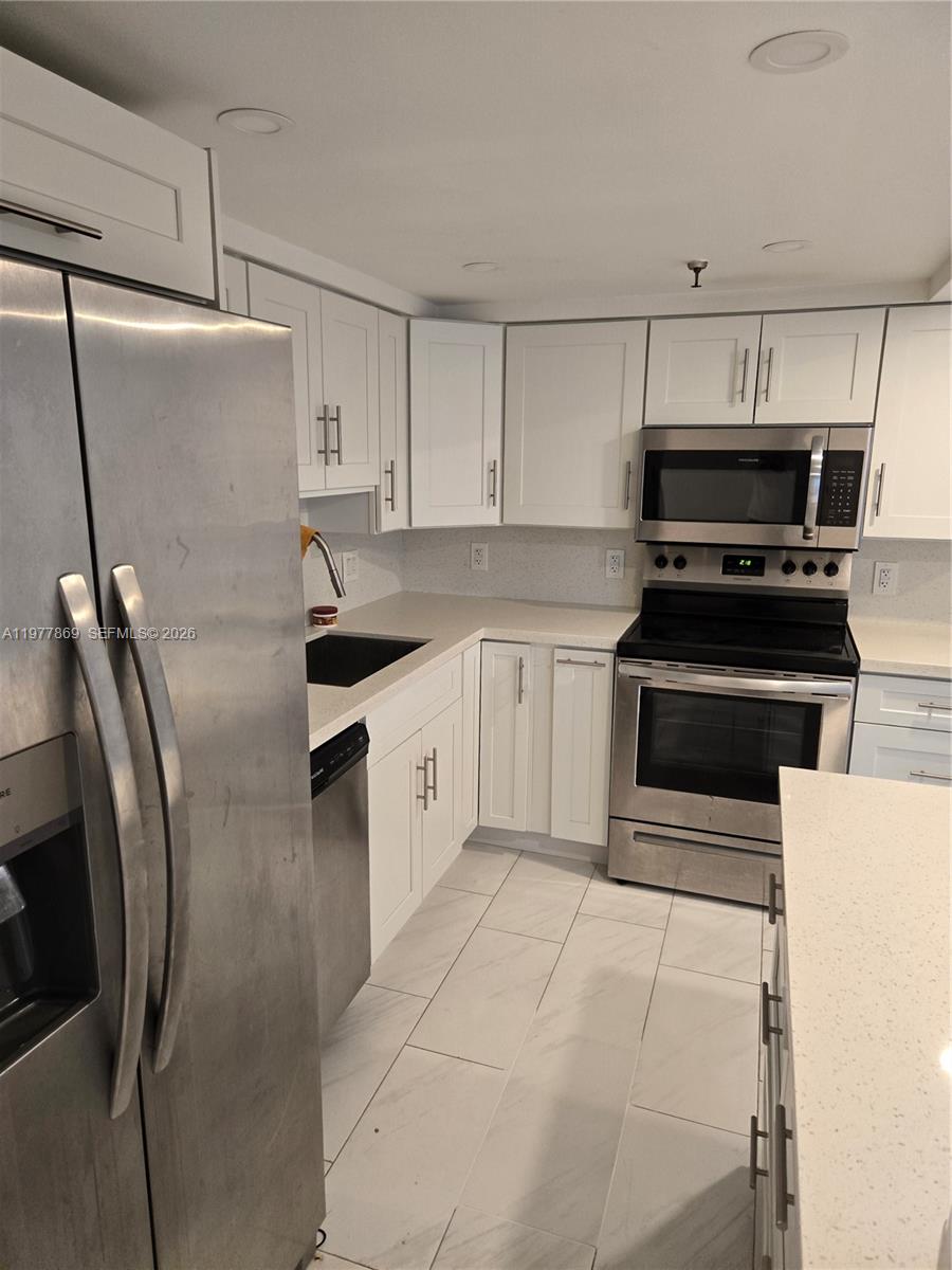WINSTON TOWERS 700 CONDO - Residential