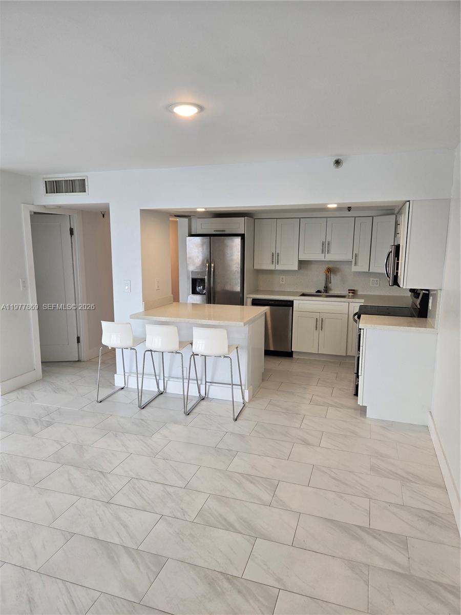 WINSTON TOWERS 700 CONDO - Residential