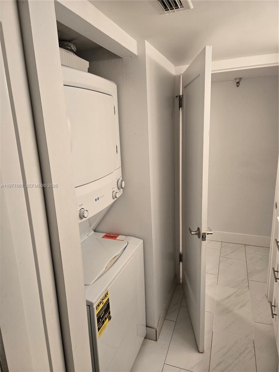 WINSTON TOWERS 700 CONDO - Residential