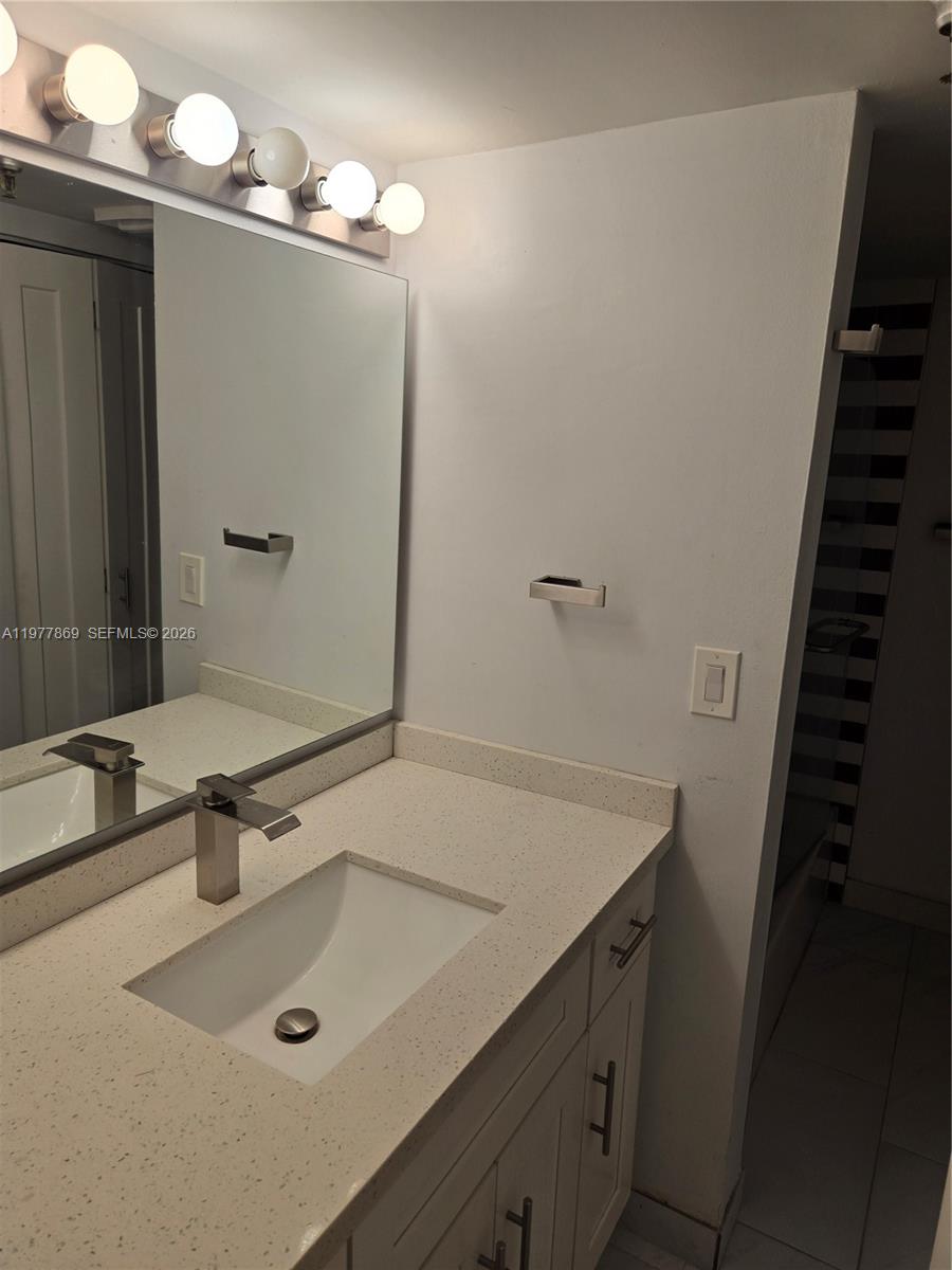 WINSTON TOWERS 700 CONDO - Residential