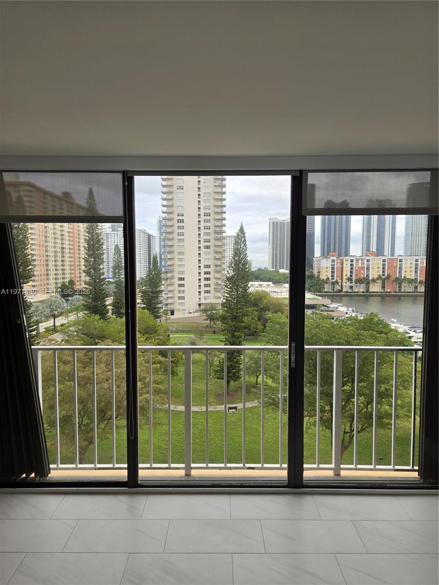 Prime location/Ocean, Bay, Park-view/ Large studio/ Appliances include washer & drier/ Finished walk-in closet/ Modern window treatment/ Shutters/ Full bathroom - tub & shower/ w-fi & cable/ covered parking lot/ SIB 40-yr. recertification completed. Investors’ dream – under lease through Feb.28, 2027.