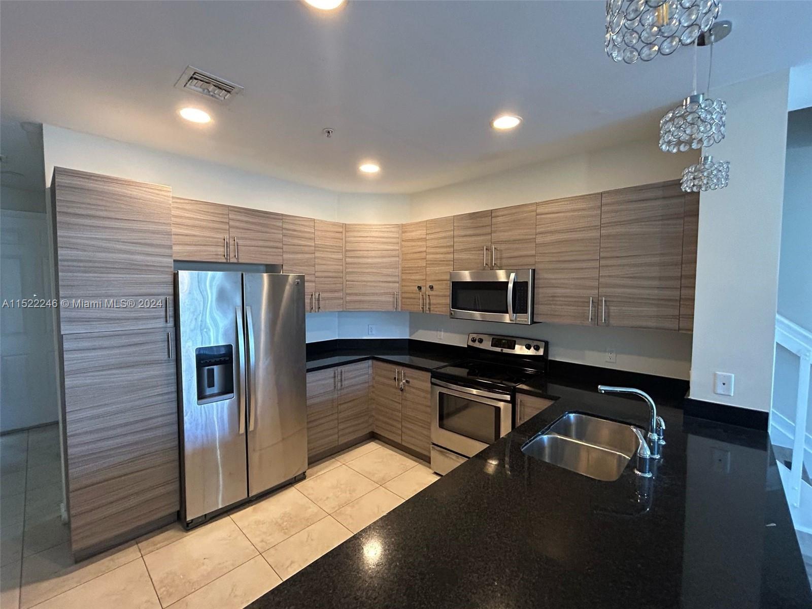 CALABRIA RESIDENCES - Residential Lease