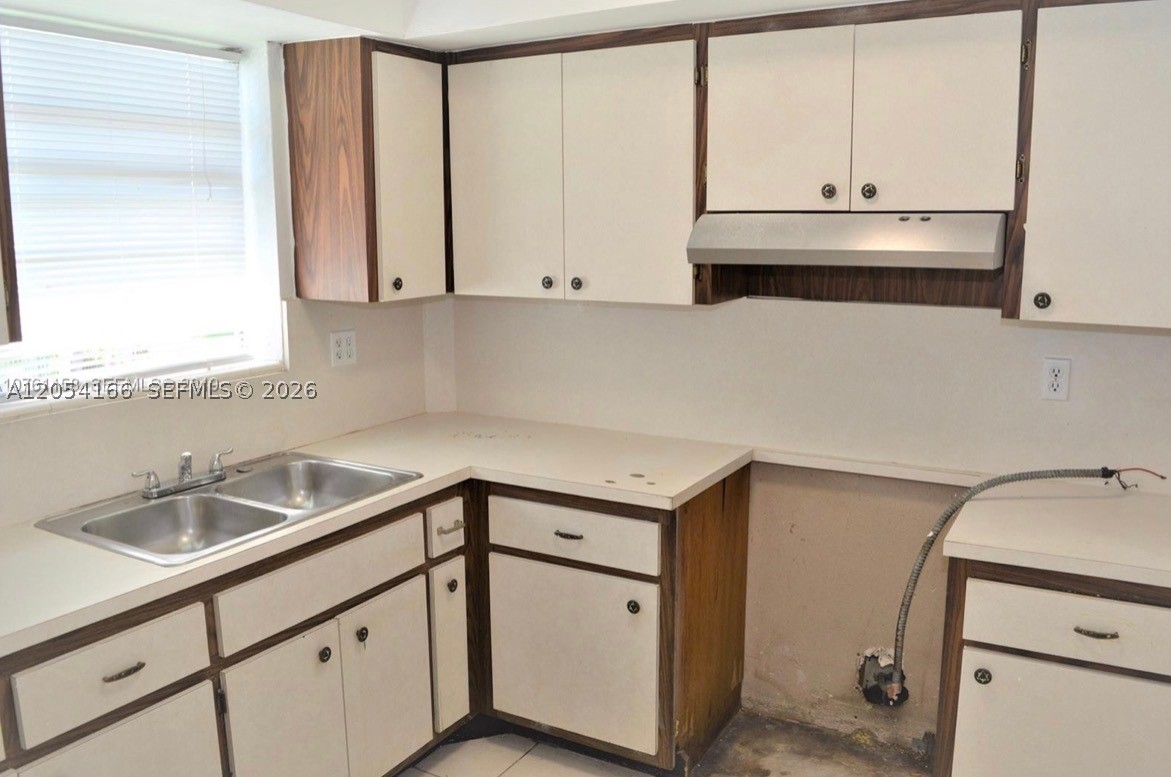 BISCAYNE PARK TERRACE CON - Residential Lease