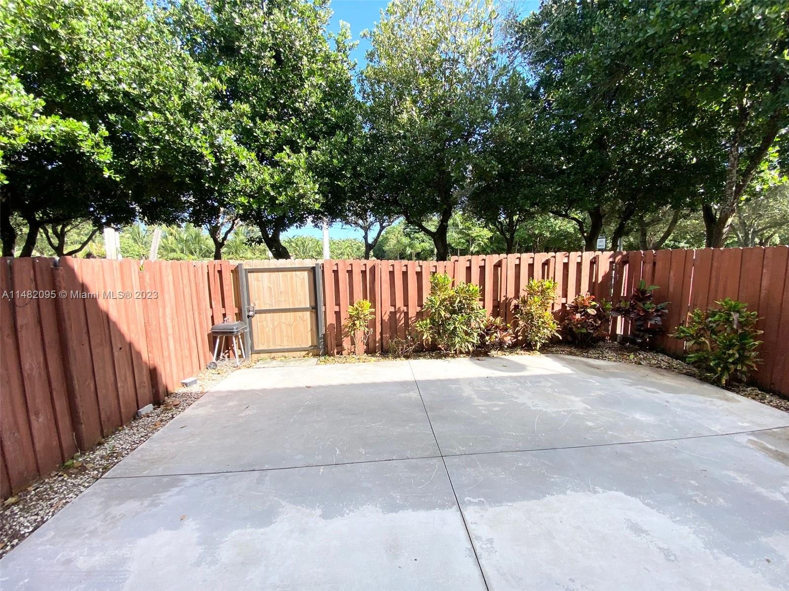 FLORIDIAN ISLES - Residential