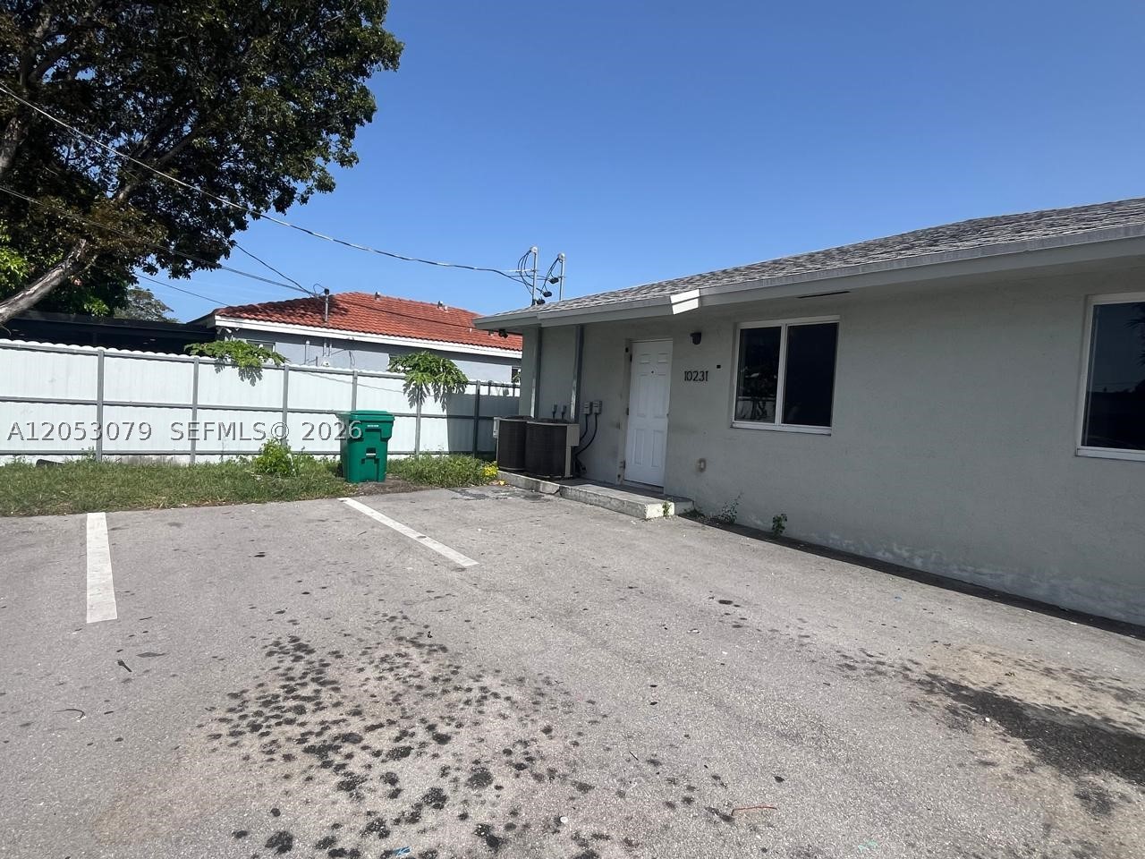 Beautiful duplex-style home built in 2023, facing the stret. The residence features 3 bedrooms and 2 bathrooms, central air conditioning, stainless steel appliances, and porcelain tile floors. It boasts an excellent location in a quiet South Miami neighborhood, close to US1 and the Turnpike. Nearby amenities include shopping centers, banks, and schools, including Robert Russa Moton Elementary School and  Southwood Middle School. SECTION 8 applications are accepted.