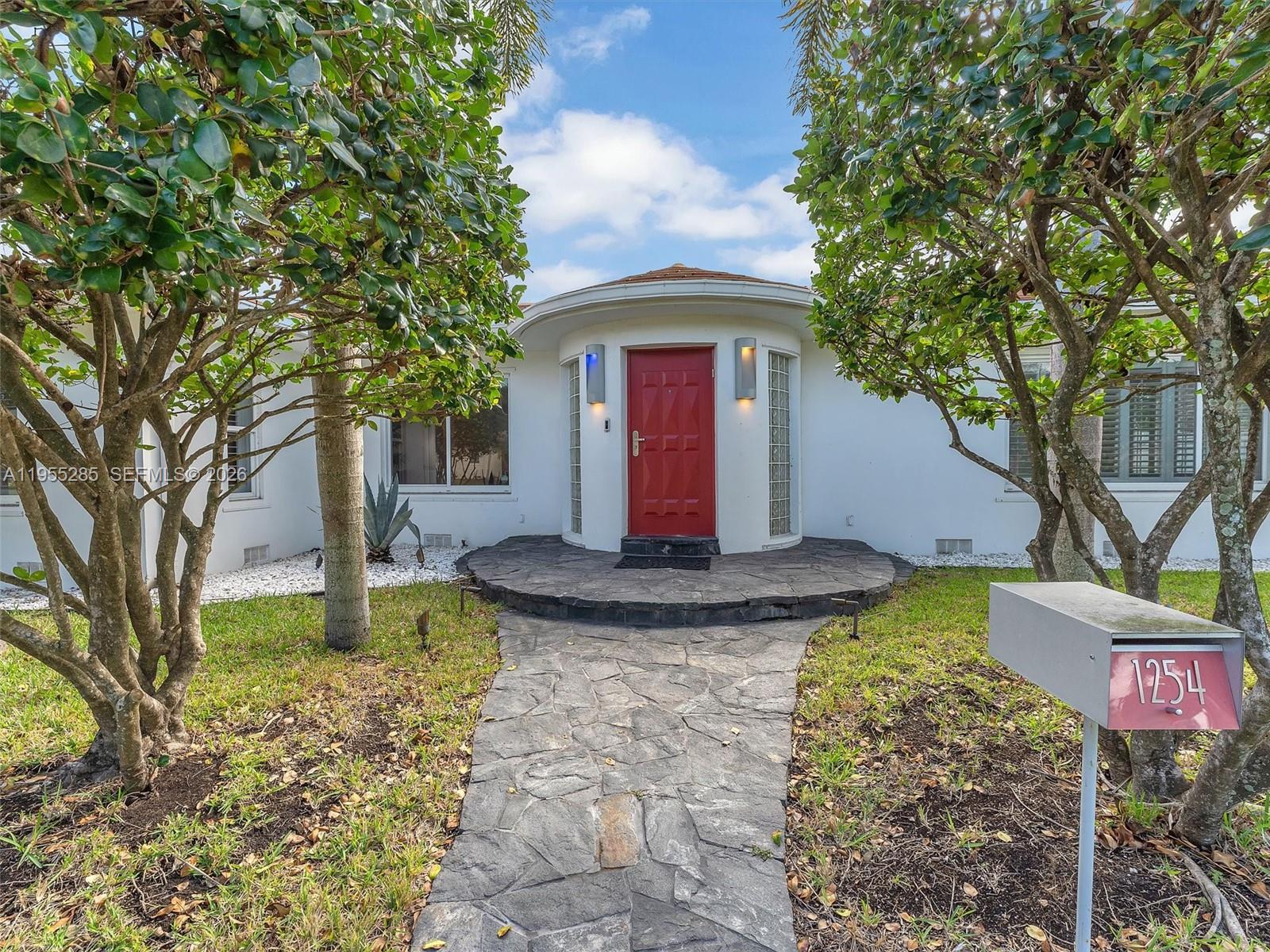 HOLLYWOOD LAKES SECTION - Residential