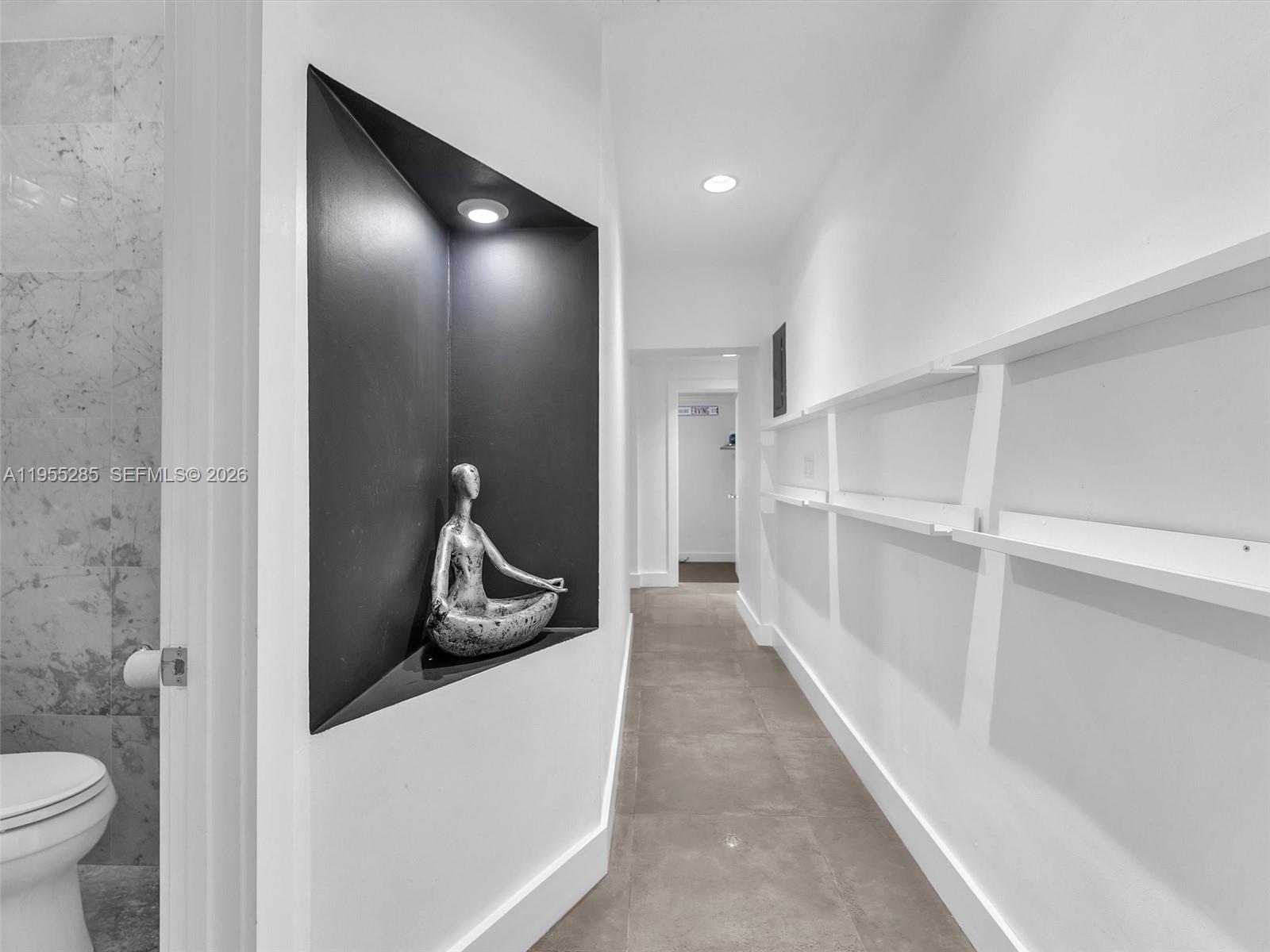 HOLLYWOOD LAKES SECTION - Residential