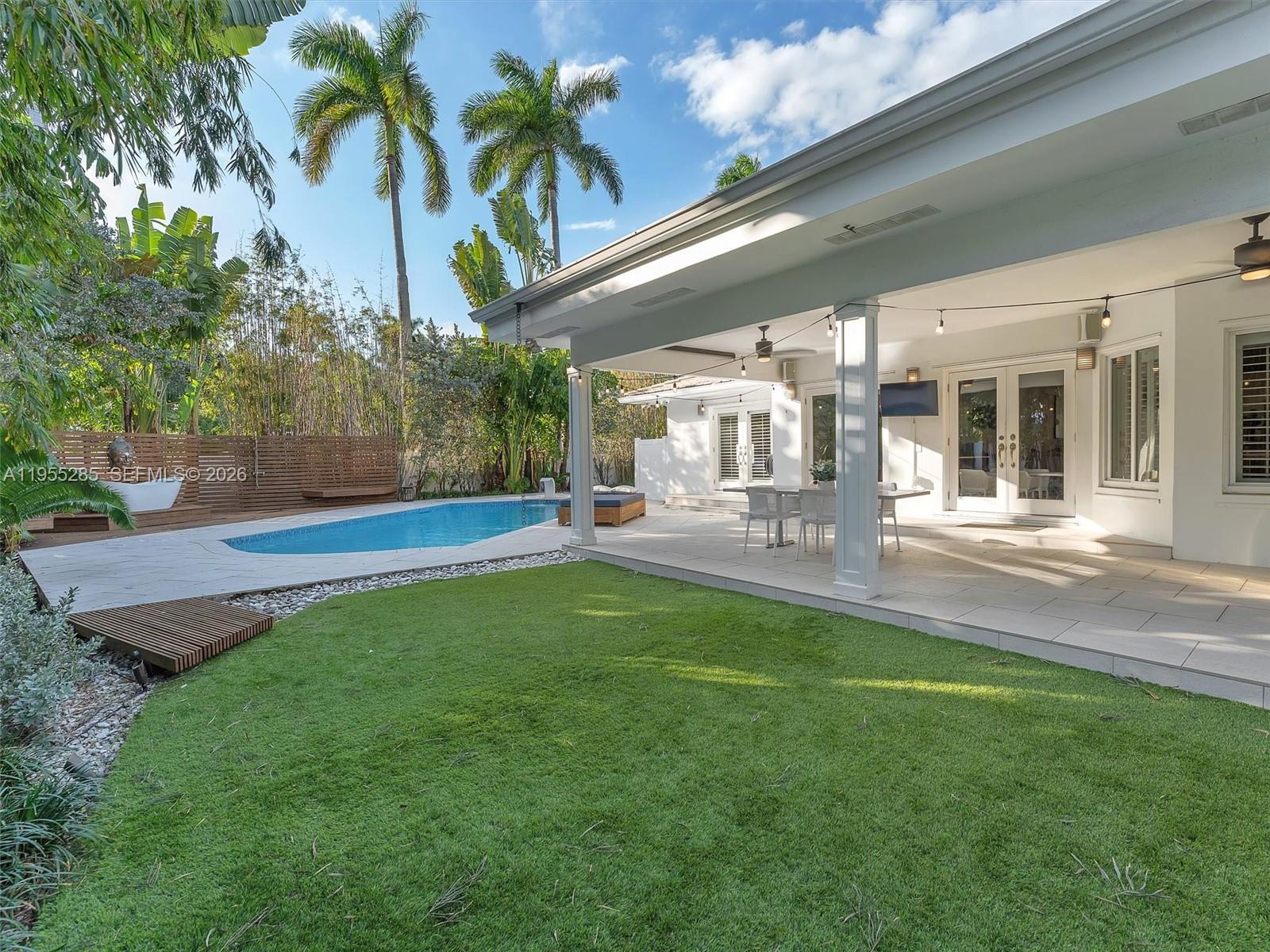 HOLLYWOOD LAKES SECTION - Residential