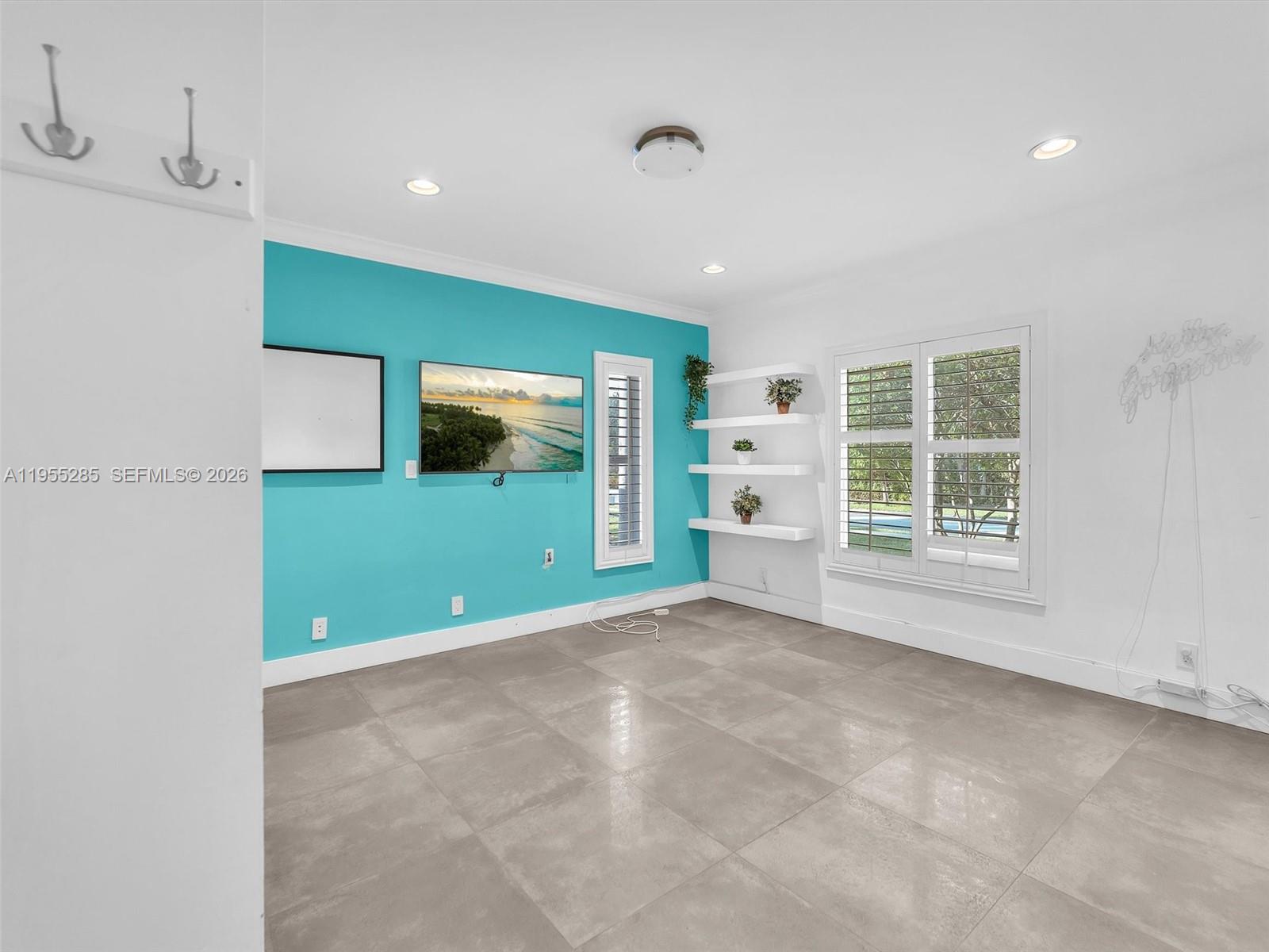 HOLLYWOOD LAKES SECTION - Residential