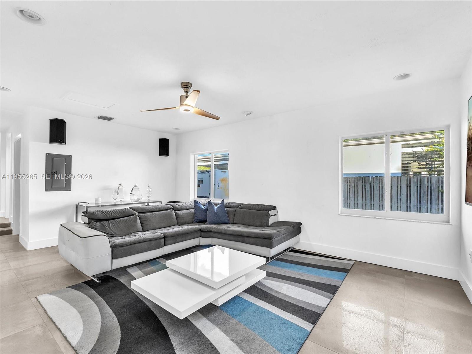HOLLYWOOD LAKES SECTION - Residential